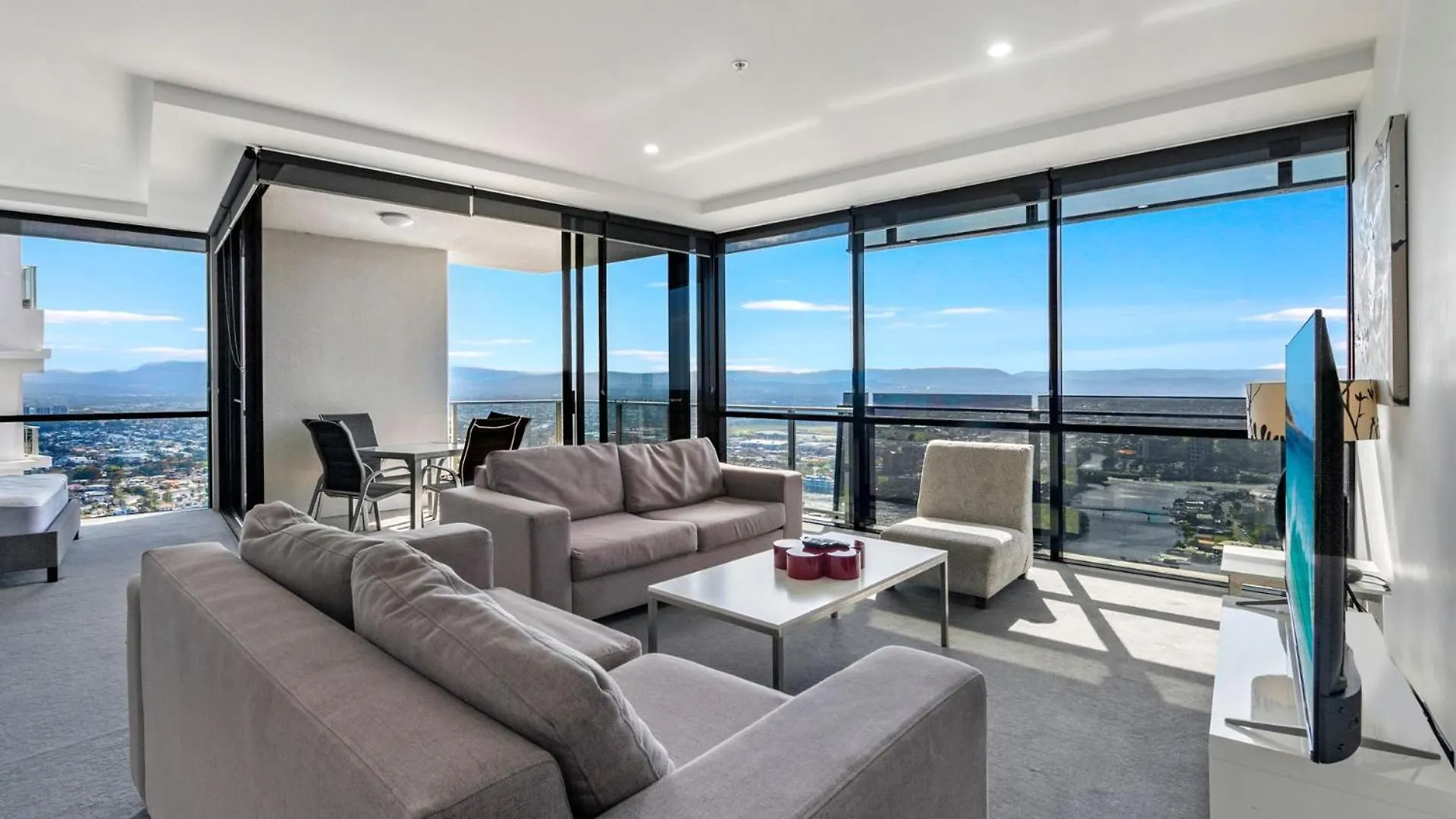 Circle On Cavill High Floor 1 Bedroom *