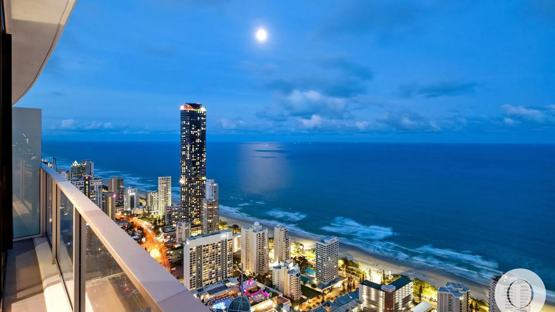 Private At Circle On Cavill - Q Apartament
