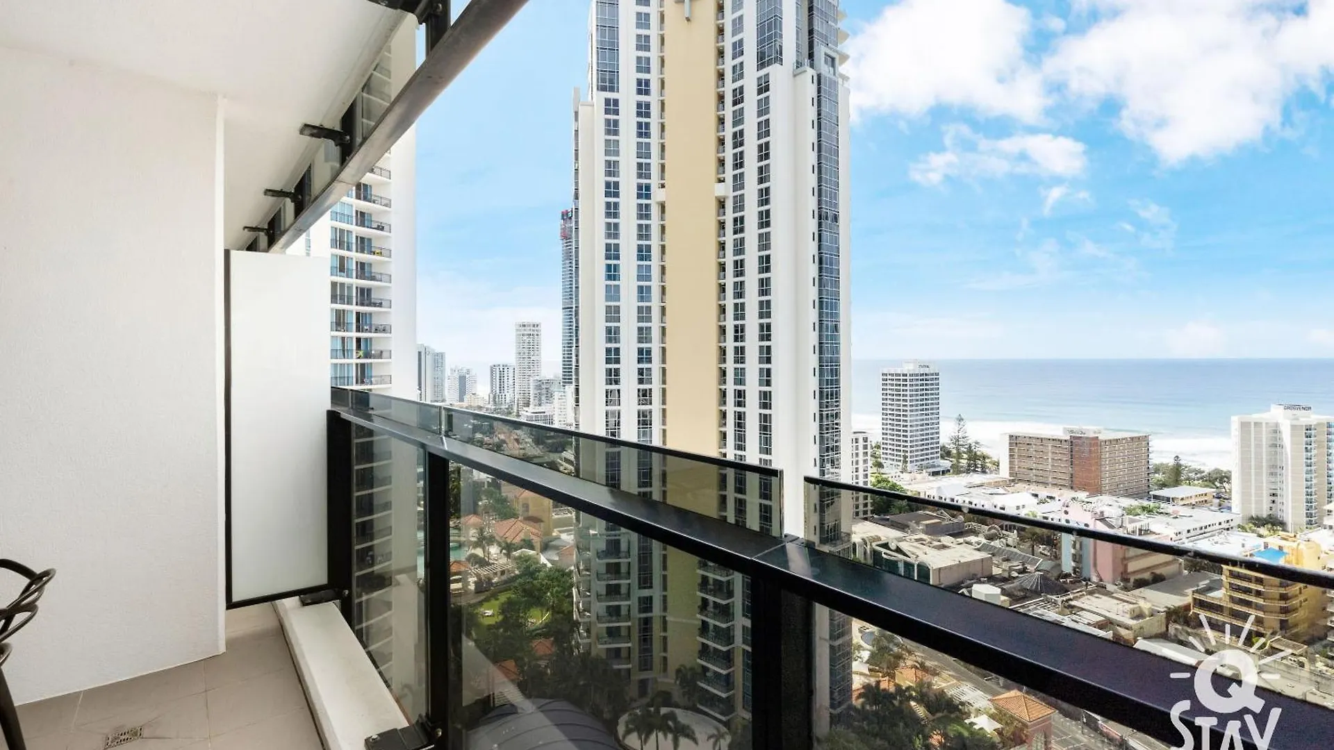 Circle On Cavill 2 Bedroom 1 Bathroom Ocean View — Q شقة