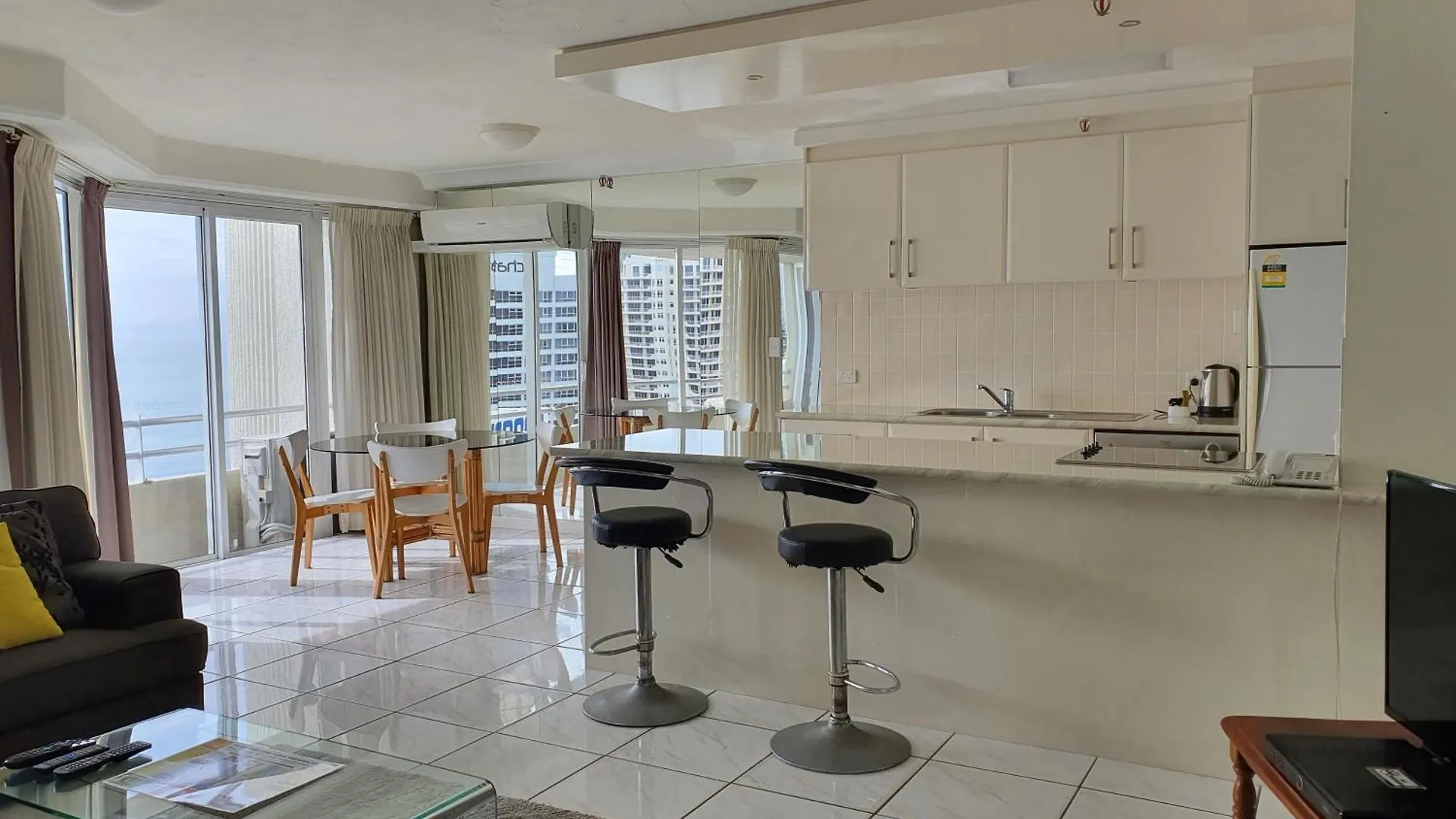 Ξενοδοχείο με διαμερίσματα Zenith Ocean Front 3*