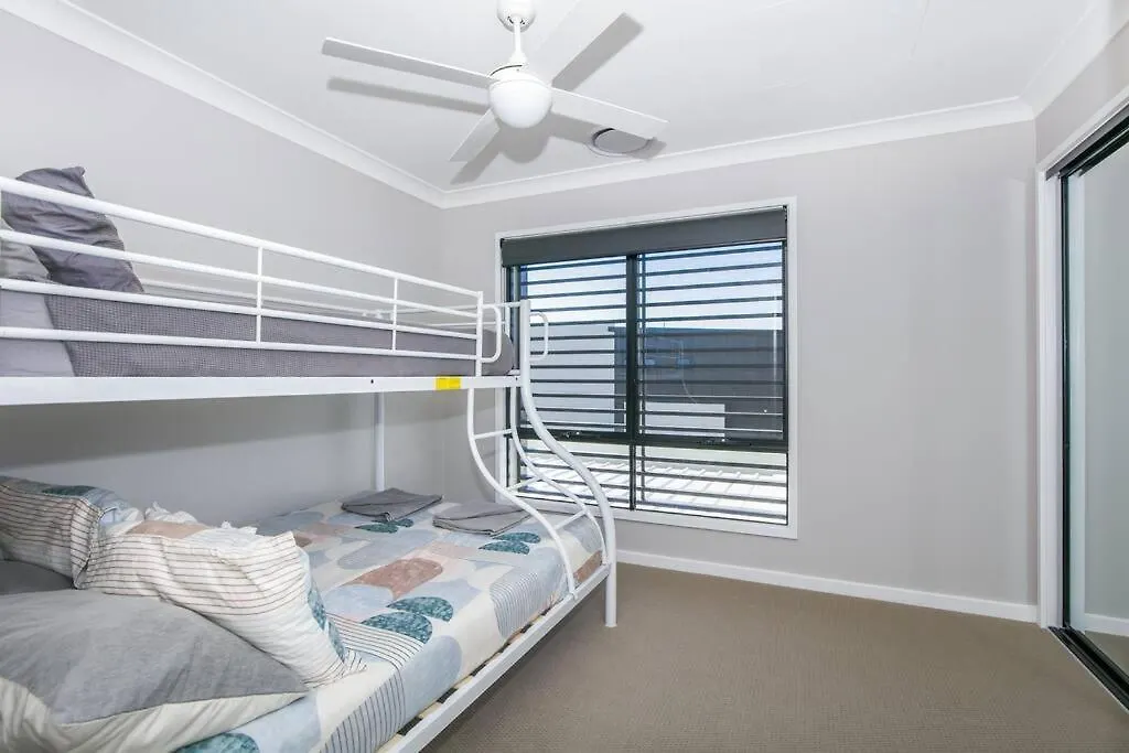 Holiday home Cheerful 3 Bedroom Townhouse With Parking Gold Coast