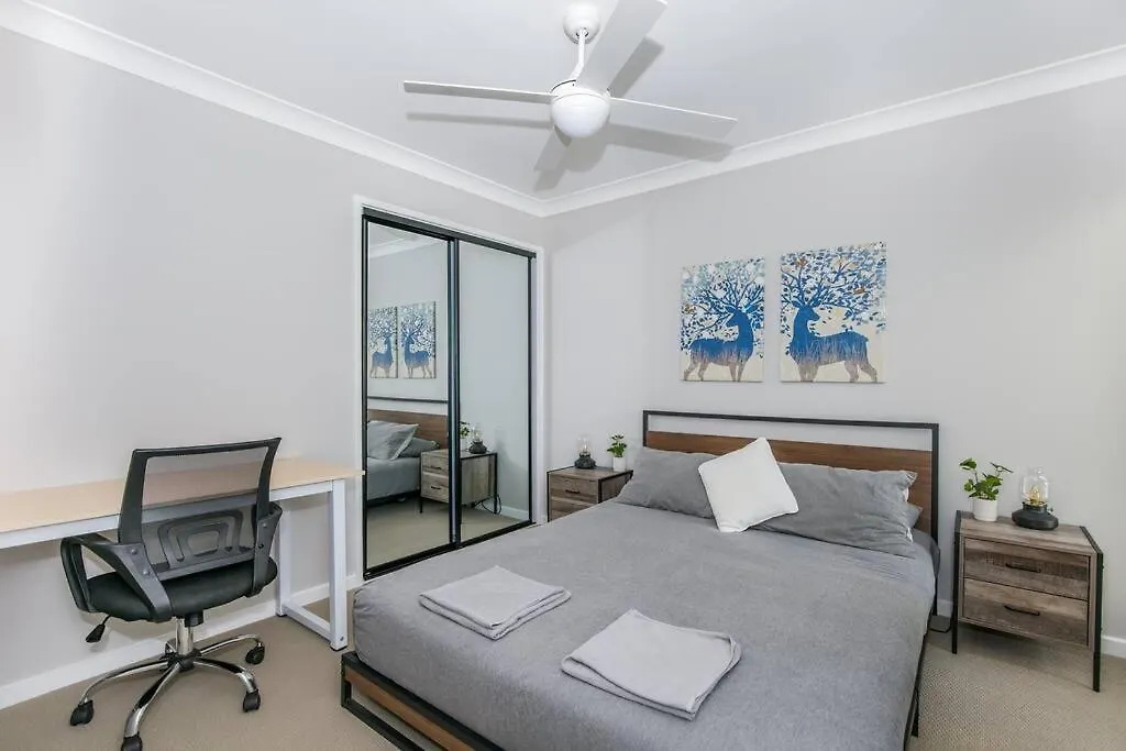 Cheerful 3 Bedroom Townhouse With Parking Holiday home Gold Coast