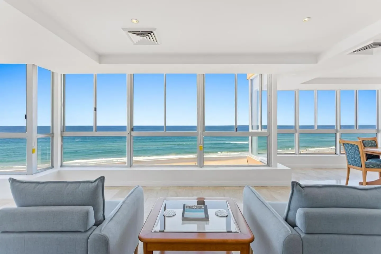The Wave Watcher - A Breathtaking Oceanfront Haven Lägenhet