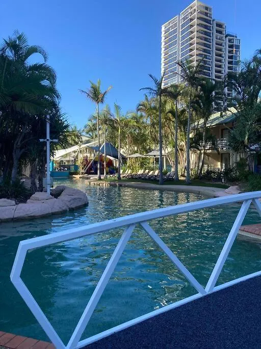 Broadbeach Beachside! Home, Carport, Courtyard, Pools Spas Hébergement de vacances Gold Coast