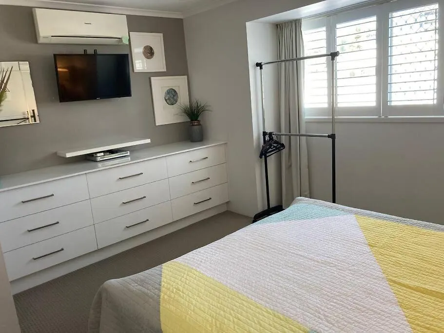 Hébergement de vacances Broadbeach Beachside! Home, Carport, Courtyard, Pools Spas