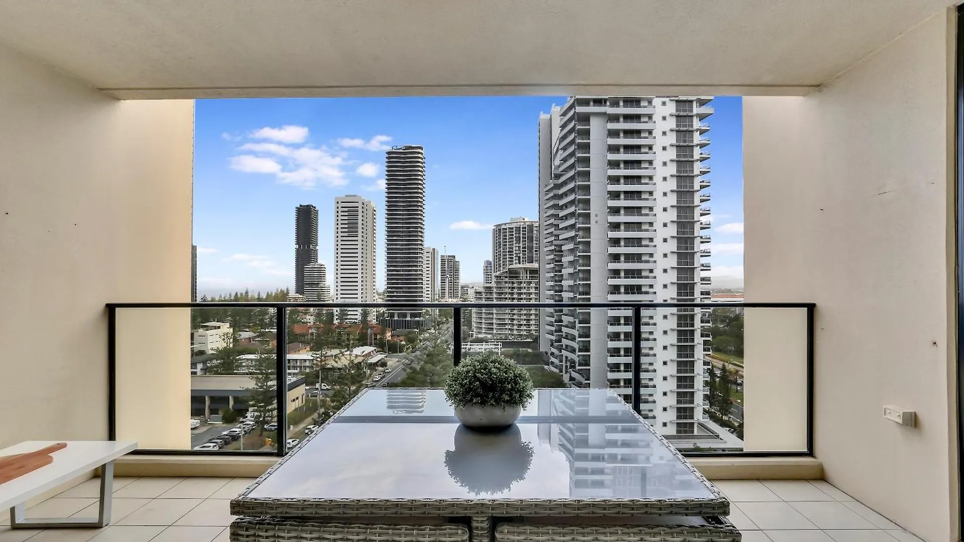 Glam & Stylish Broadbeach 2br *