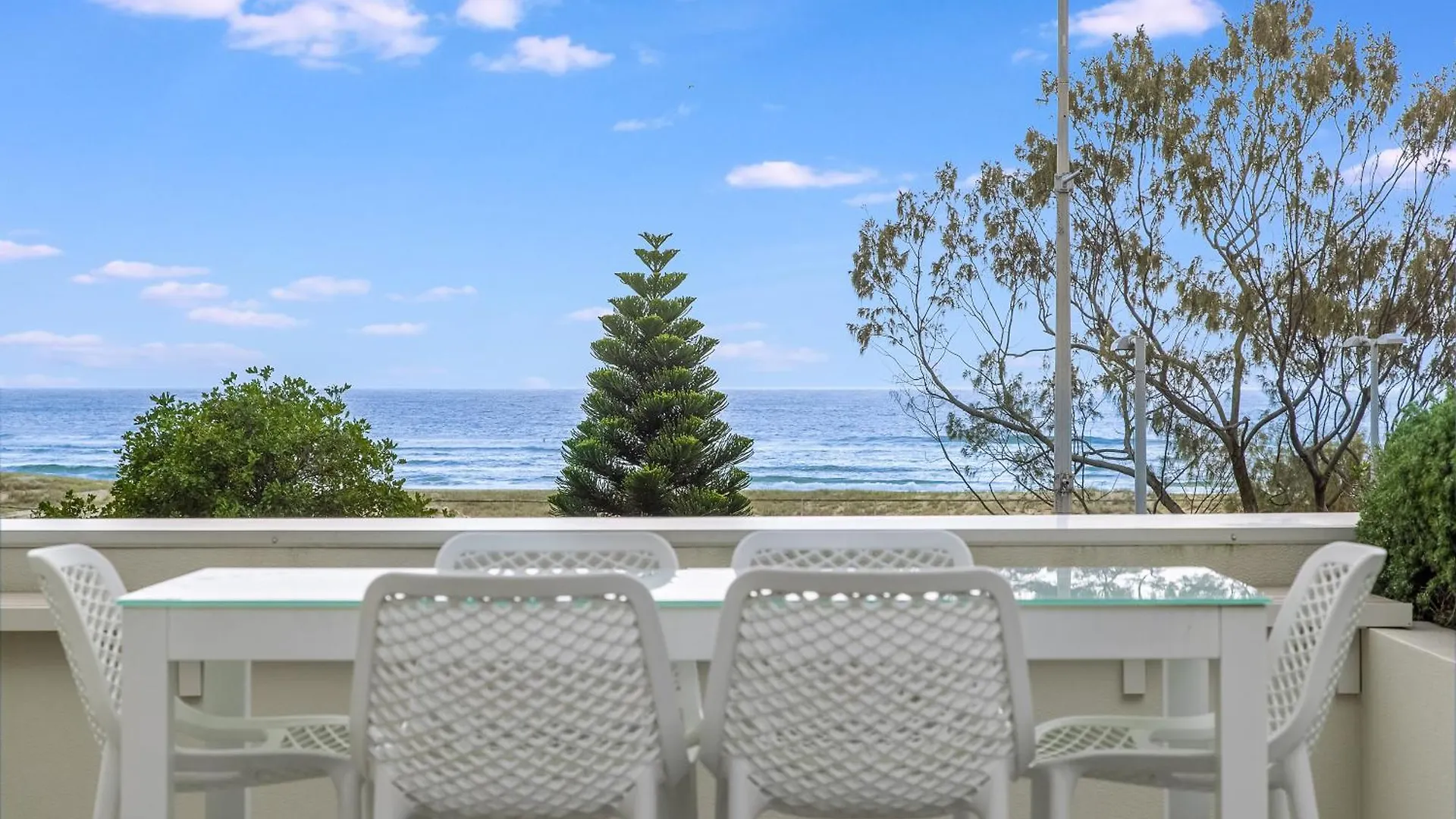 Aparthotel Pure Kirra 3*