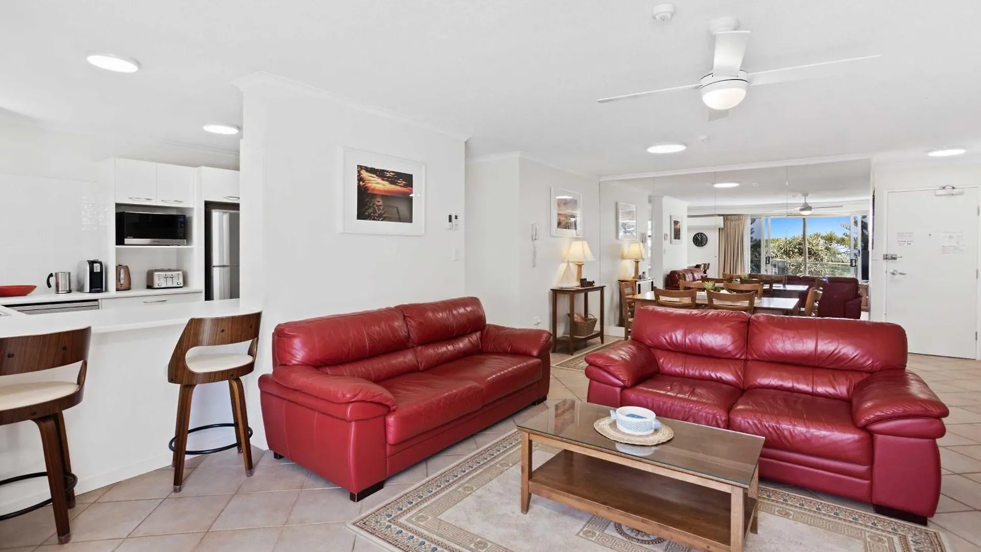 Daire Solnamara - Hosted By Burleigh Letting Gold Coast