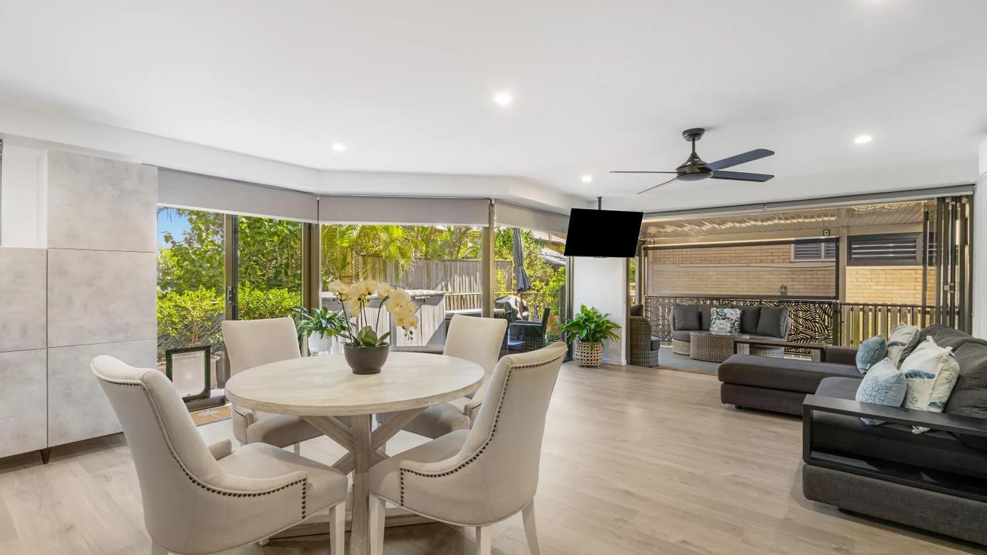 Surfside Court - Hosted By Burleigh Letting
