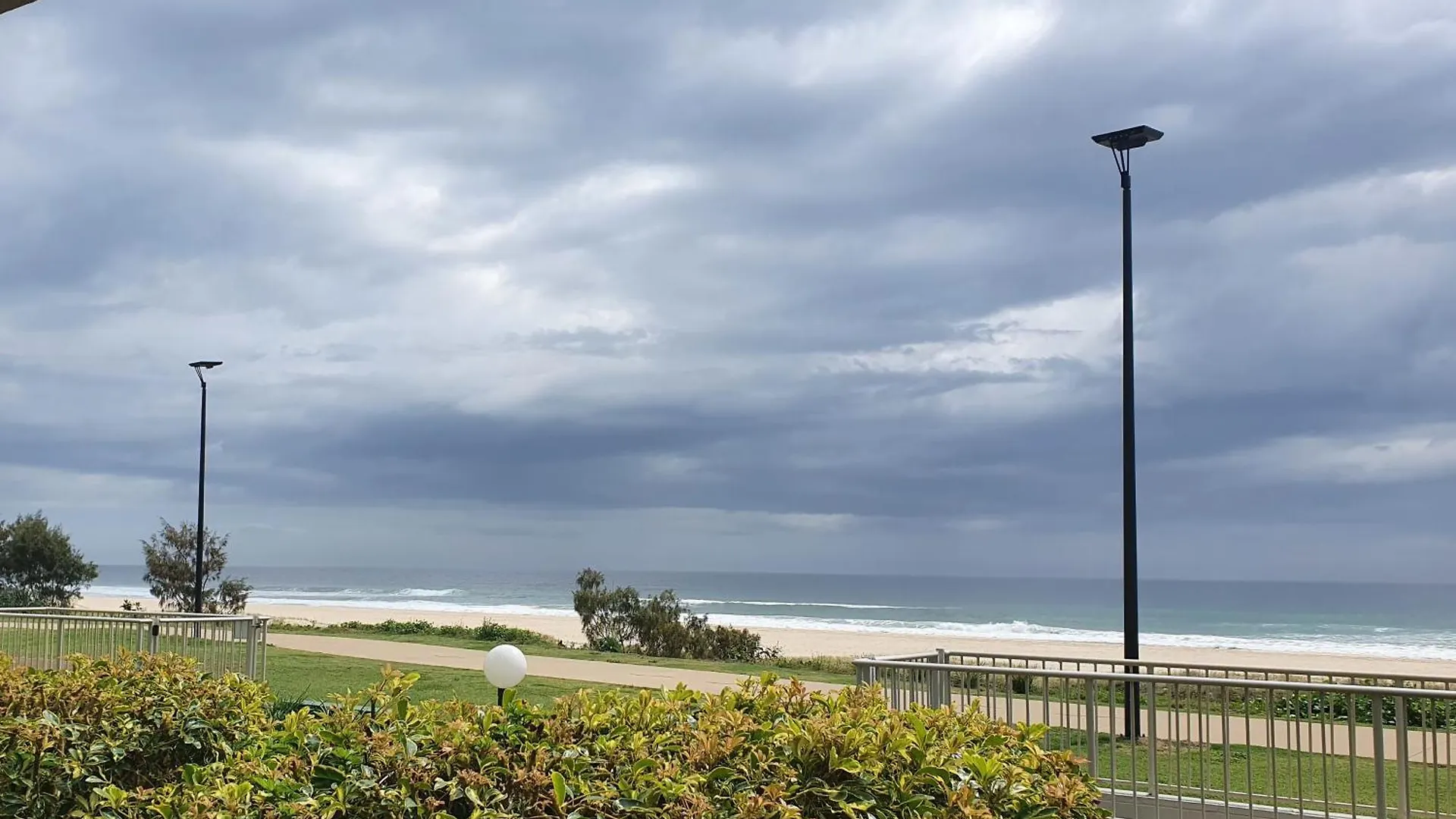 Pacific Surf Absolute Beachfront 3*