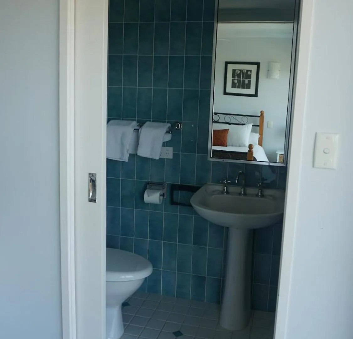 Pacific Surf Absolute Beachfront Aparthotel 3*