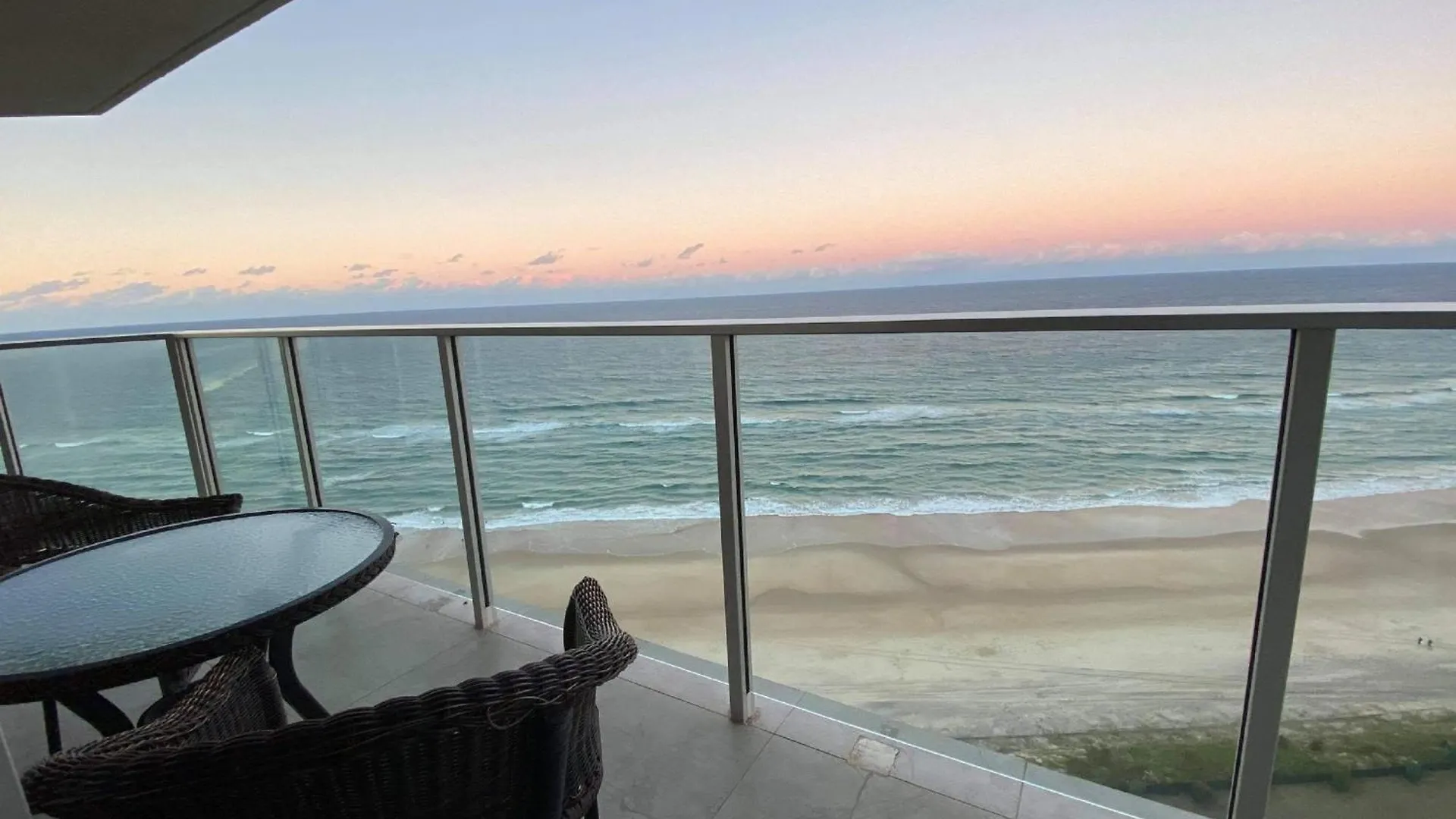 Aparthotel Hi Surf Beachfront