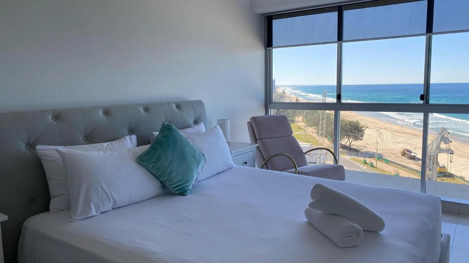 Hi Surf Beachfront Aparthotel 4*