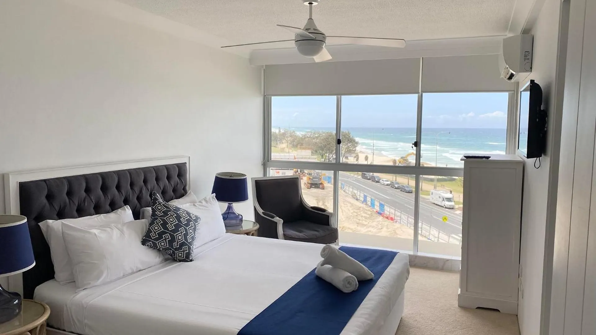 Hi Surf Beachfront Aparthotel 4*