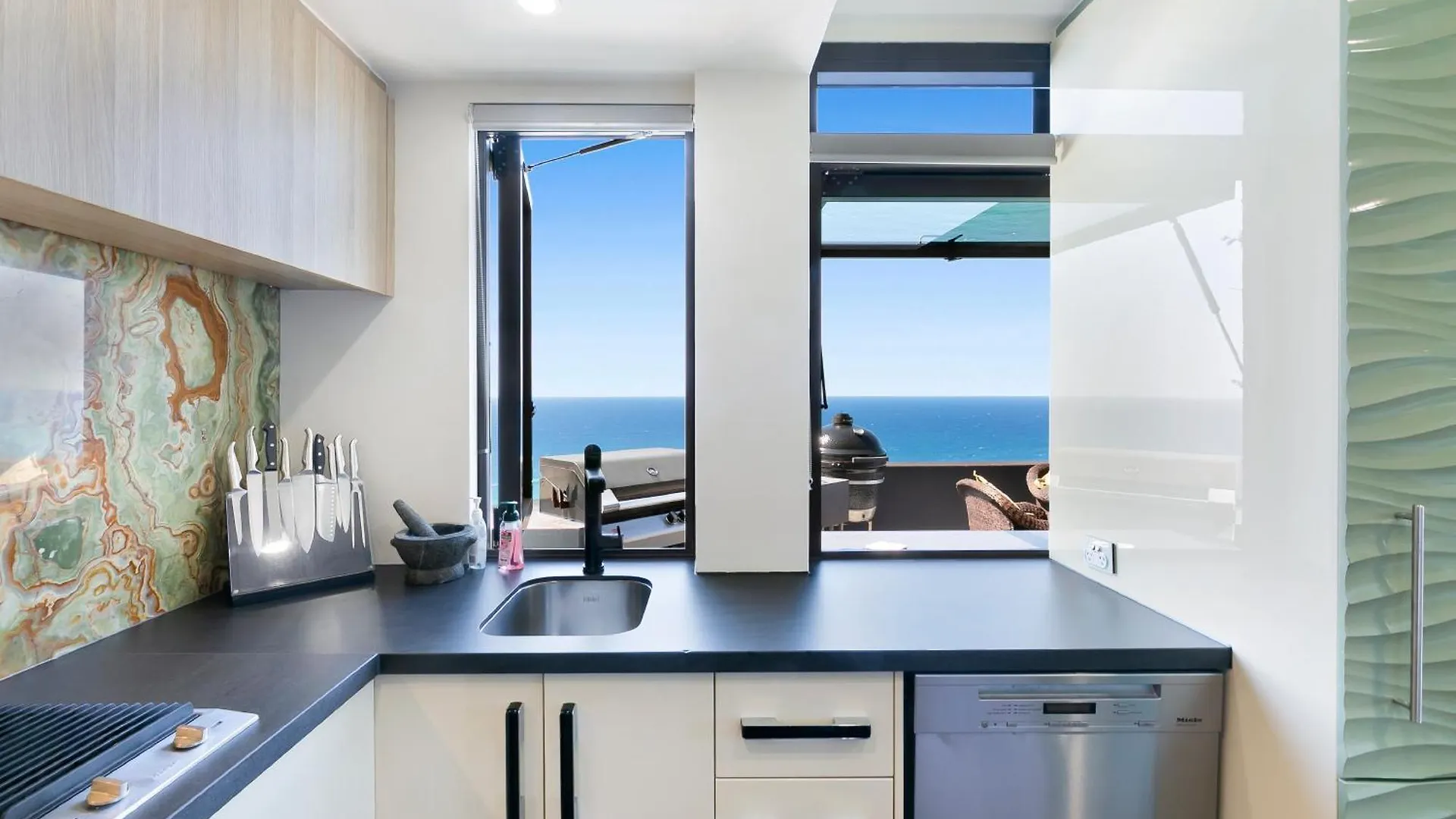 Aparthotel Burleigh Esplanade 4*