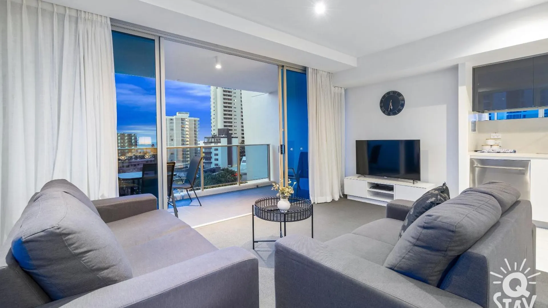 H Residences - Qstay