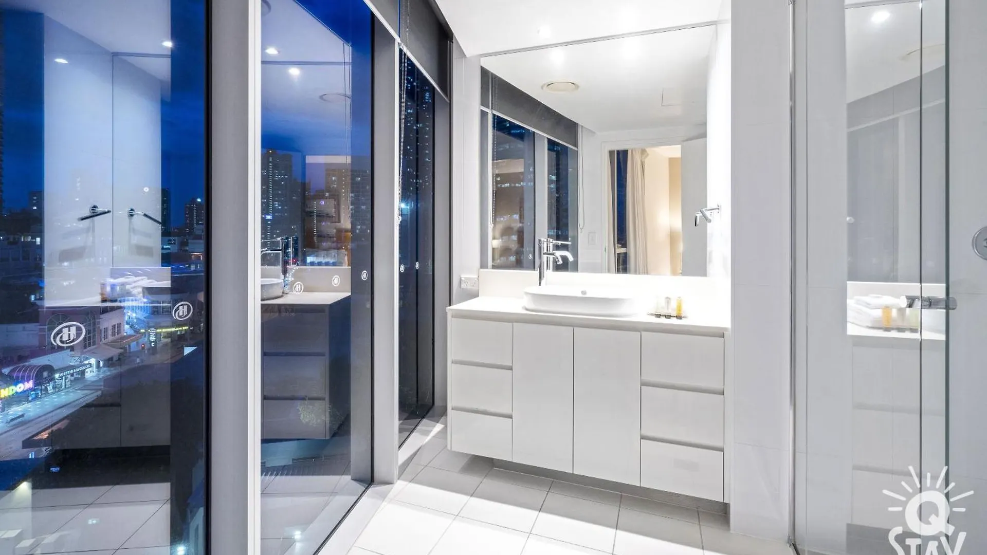 H Residences - Qstay *