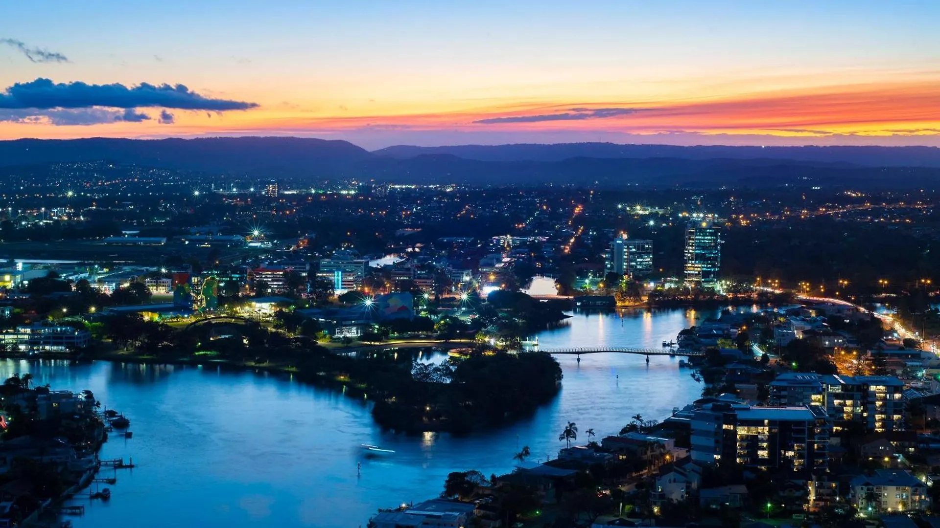 Two Bedroom Self Contained - Circle On Cavill - Privately Managed Gold Coast