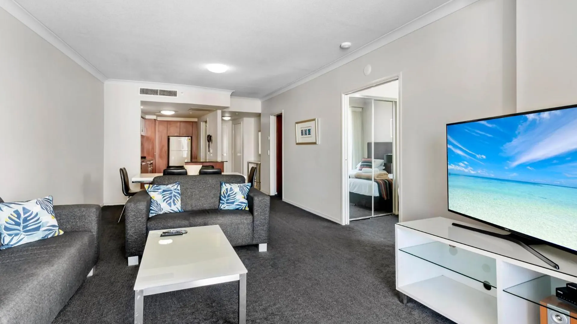Chevron Renaissance - Private Apartment *