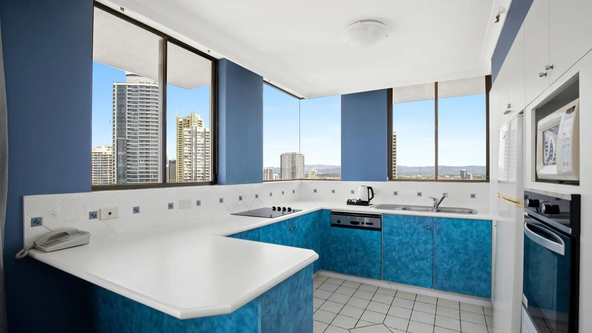 Capricorn One Beachside - Official Gold Coast
