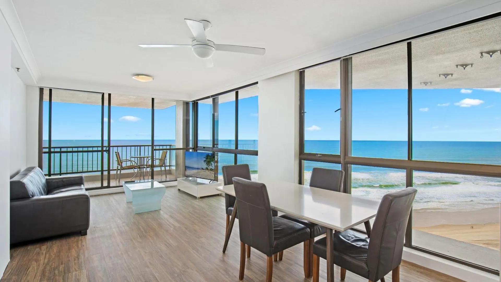 Capricorn One Beachside - Official Aparthotel 4*