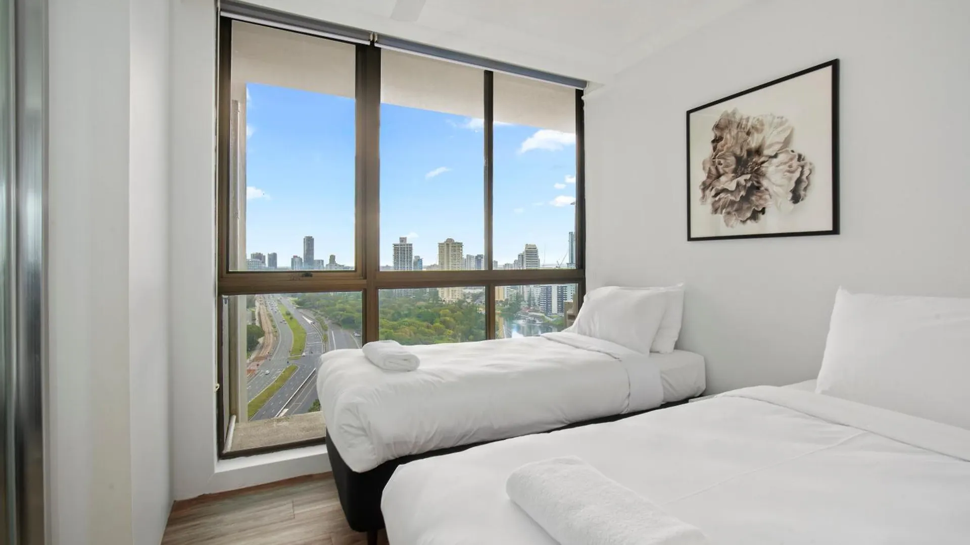 Capricorn One Beachside - Official Gold Coast