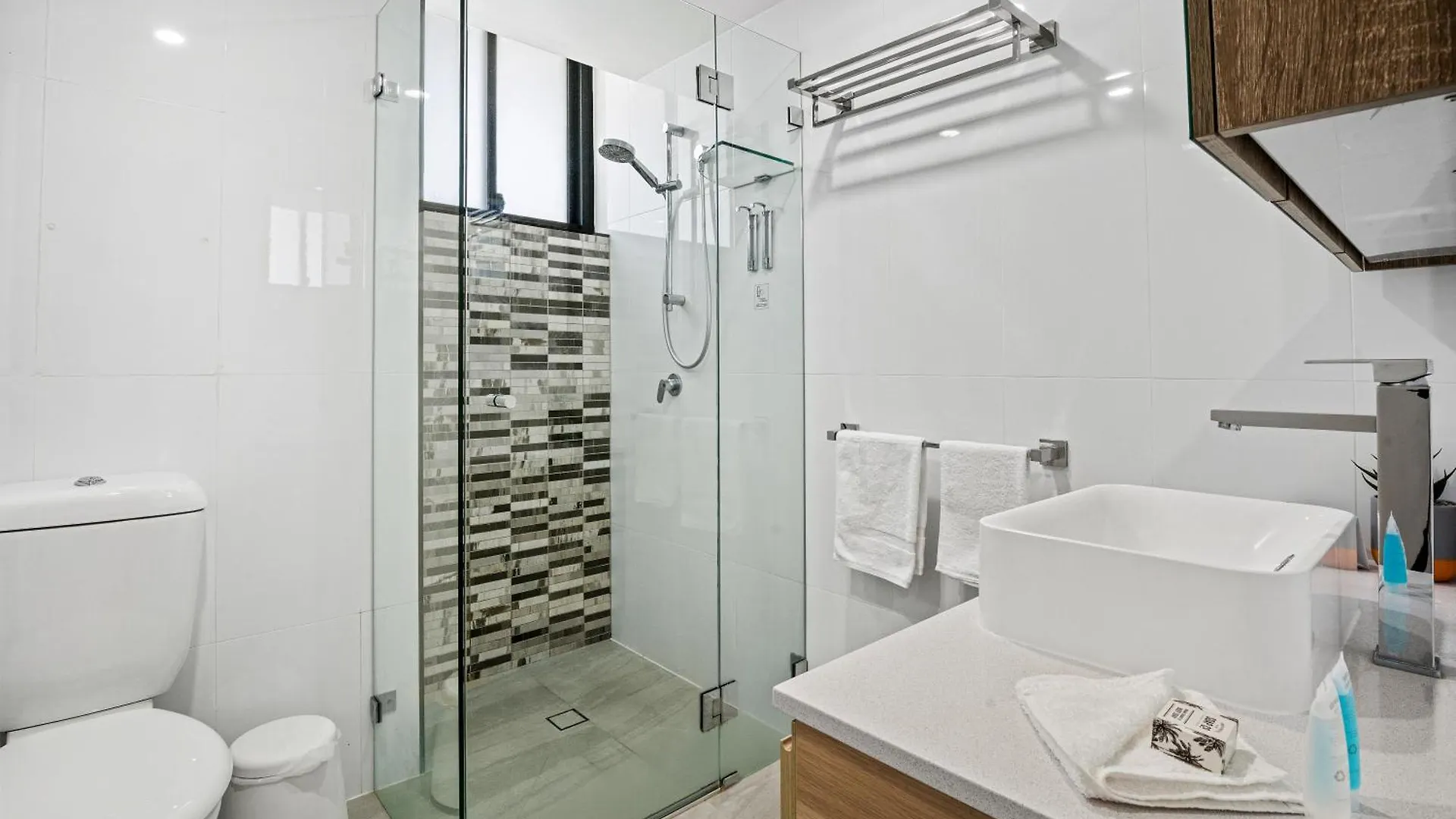 Aparthotel Capricorn One Beachside - Official 4*