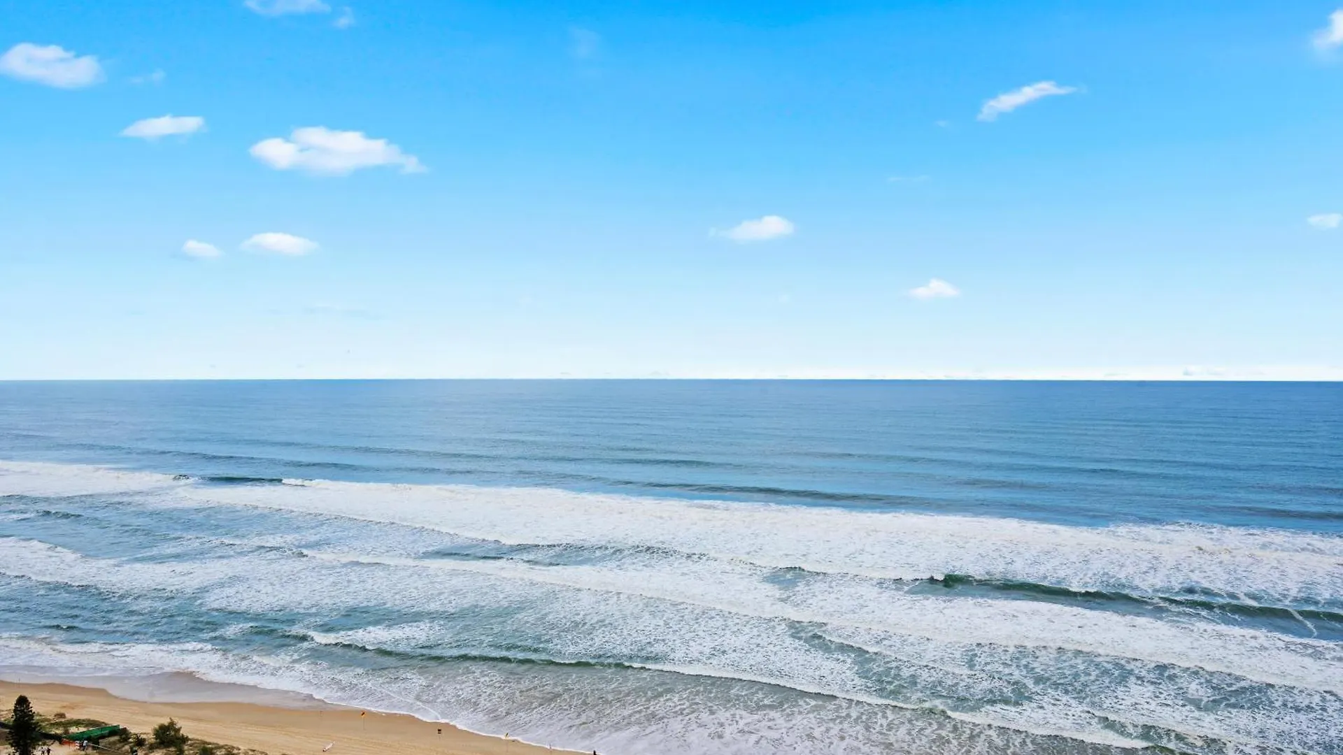 Capricorn One Beachside - Official 4*
