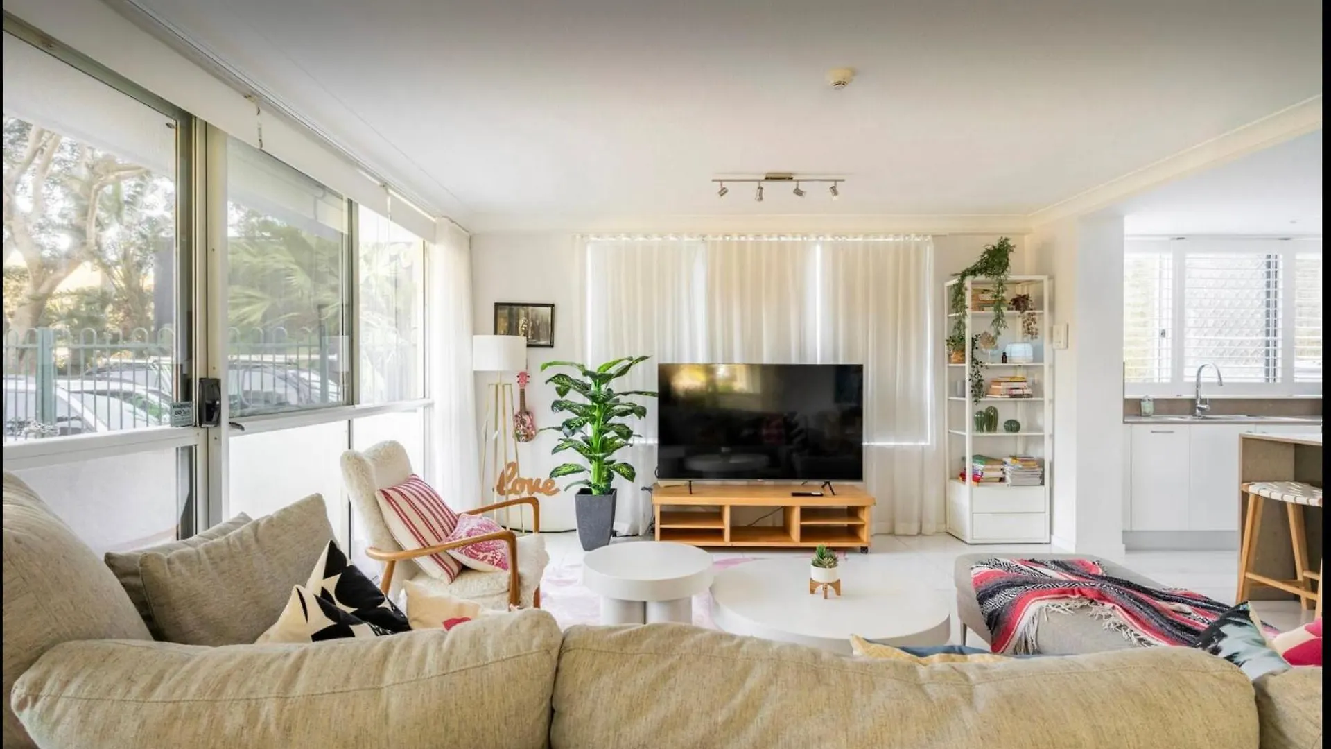 Beachside Beauty At Burleigh Pavilion! Apartman