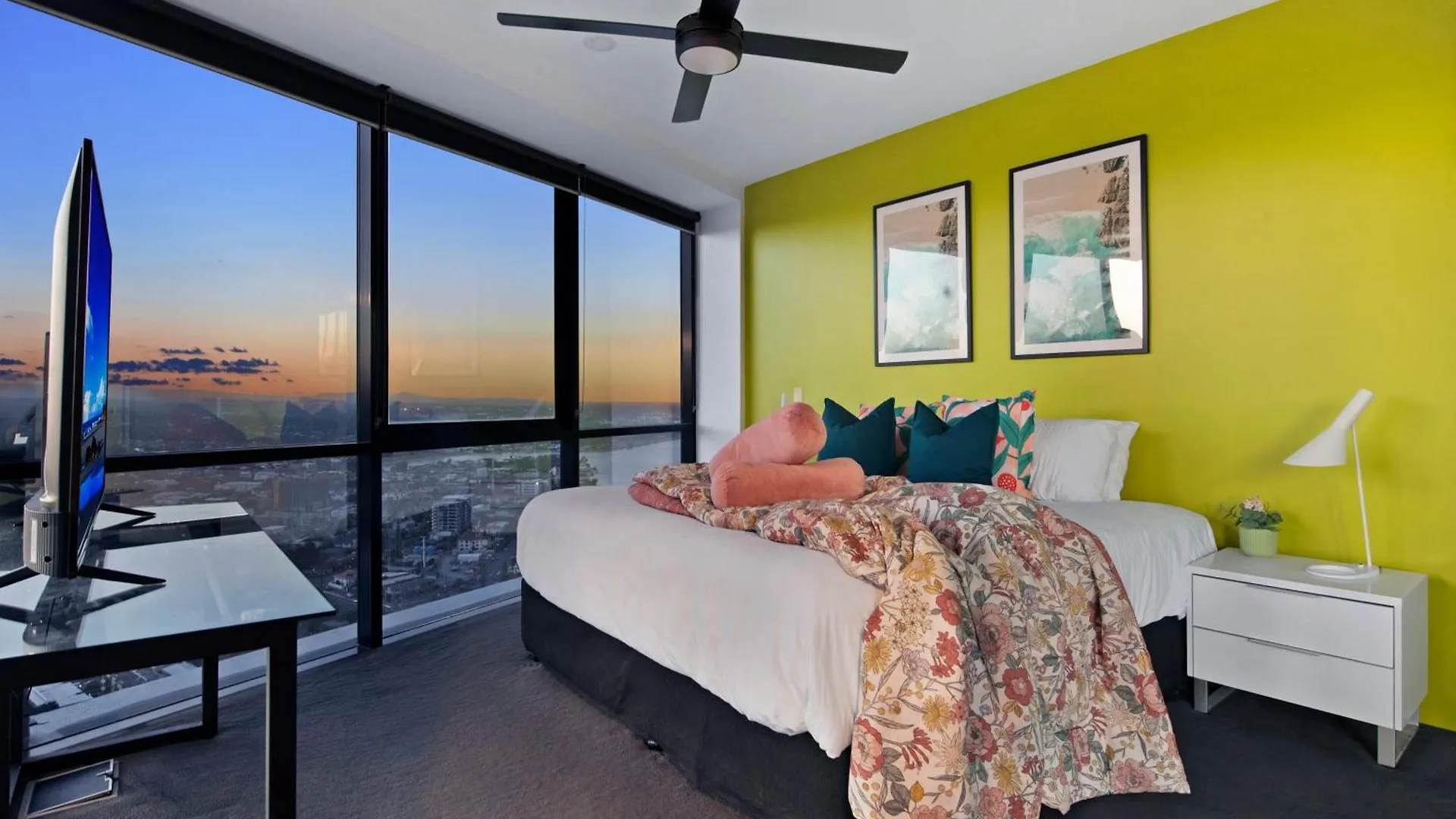 Two Bedroom Self Contained - Circle On Cavill - Privately Managed Apartamento Gold Coast