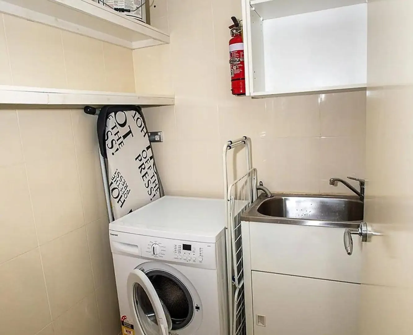 Exquisitely Furnished 2 Bedroom Apartment! * Gold Coast