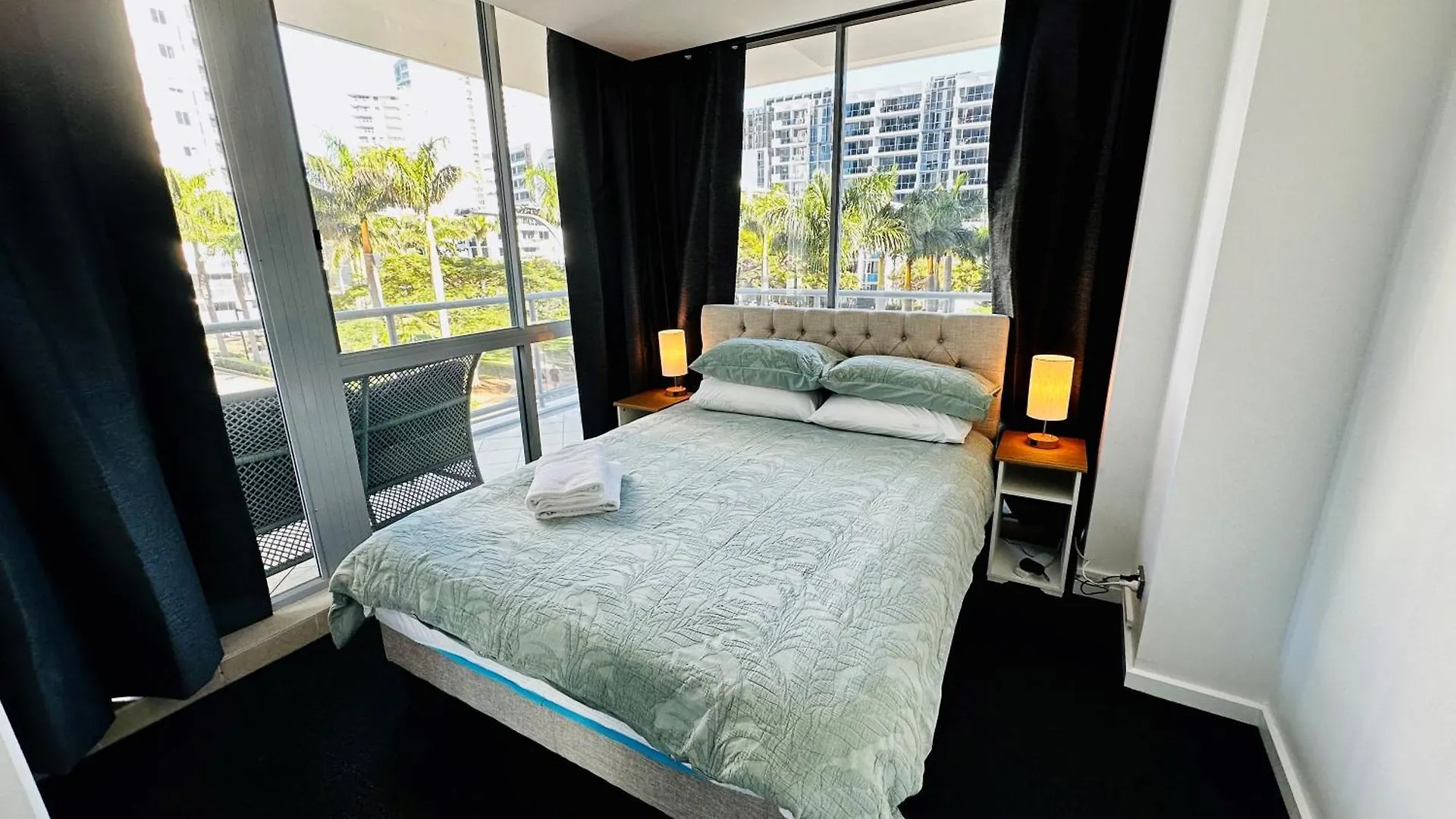 Elegant Splendor 3 Bedroom With Tram Access Appartamento