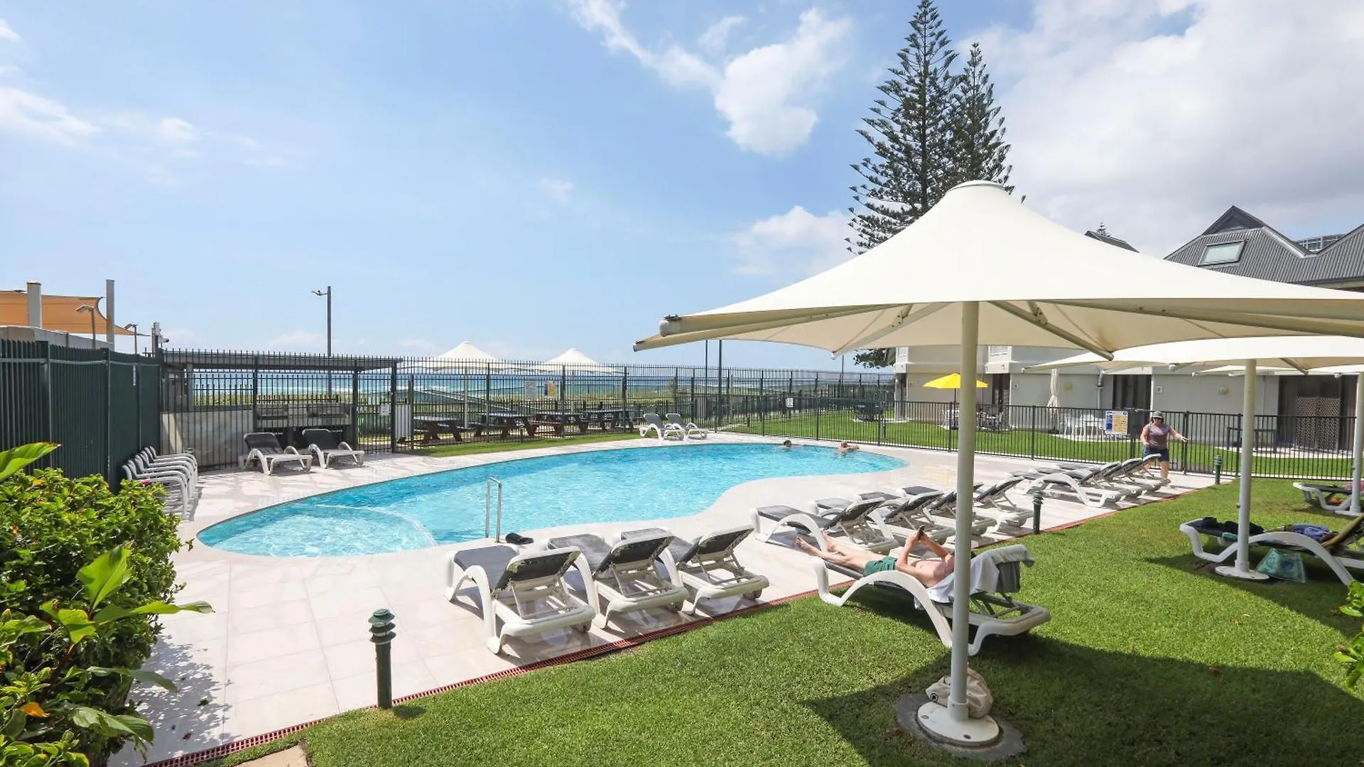 Aparthotel The Breakers 4*