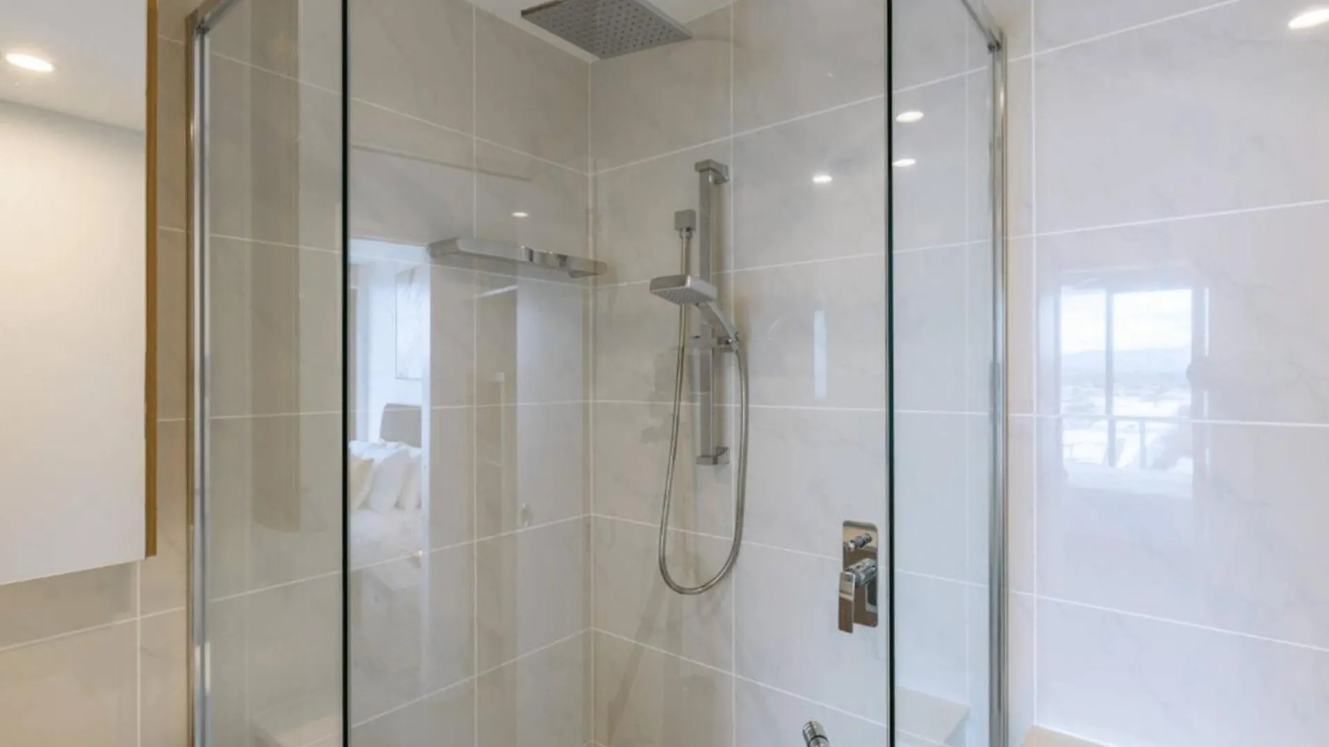 Palm Escape With Rooftop Pool - Coasthm Apartment *