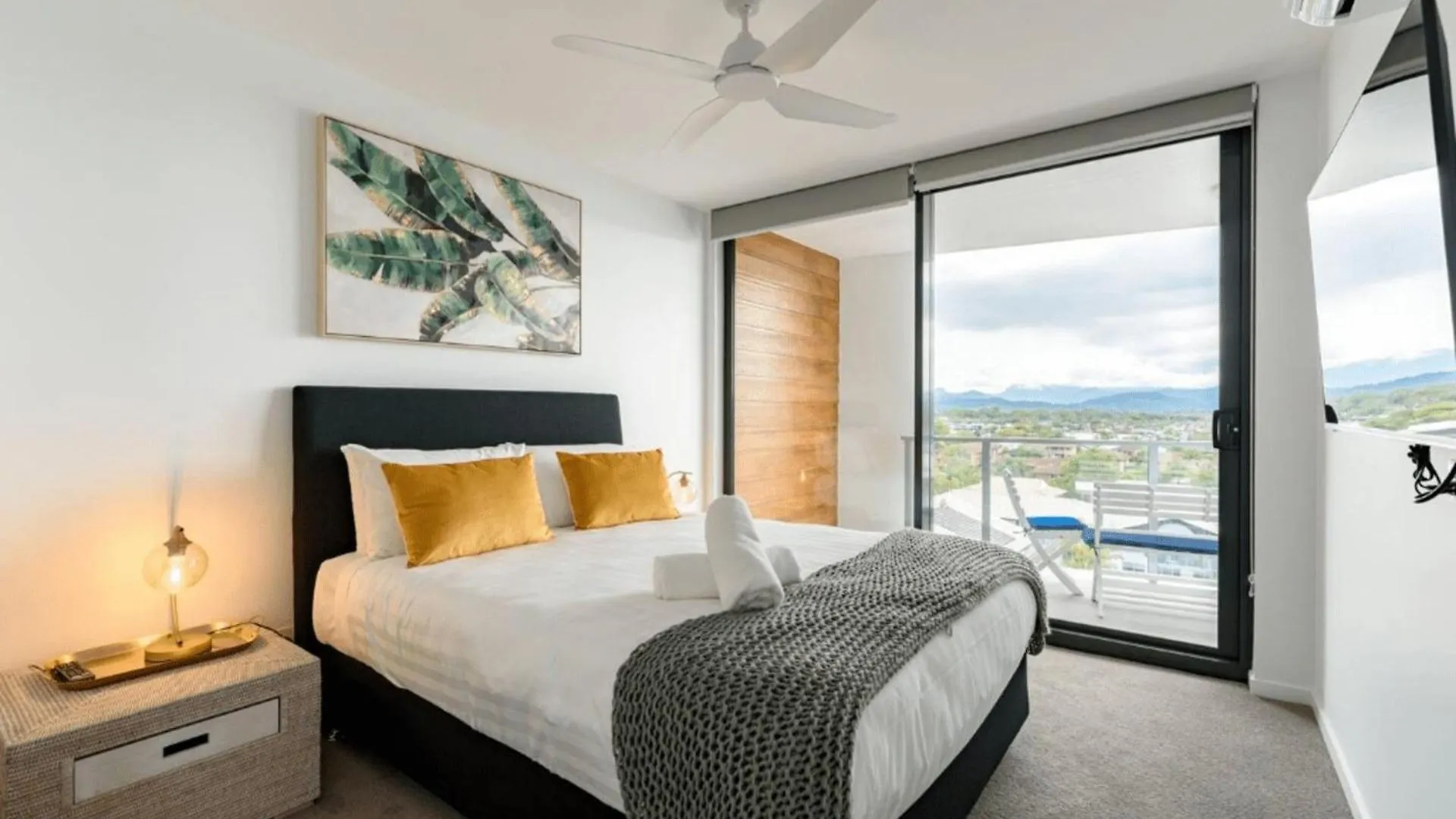 Palm Escape With Rooftop Pool - Coasthm Apartment *