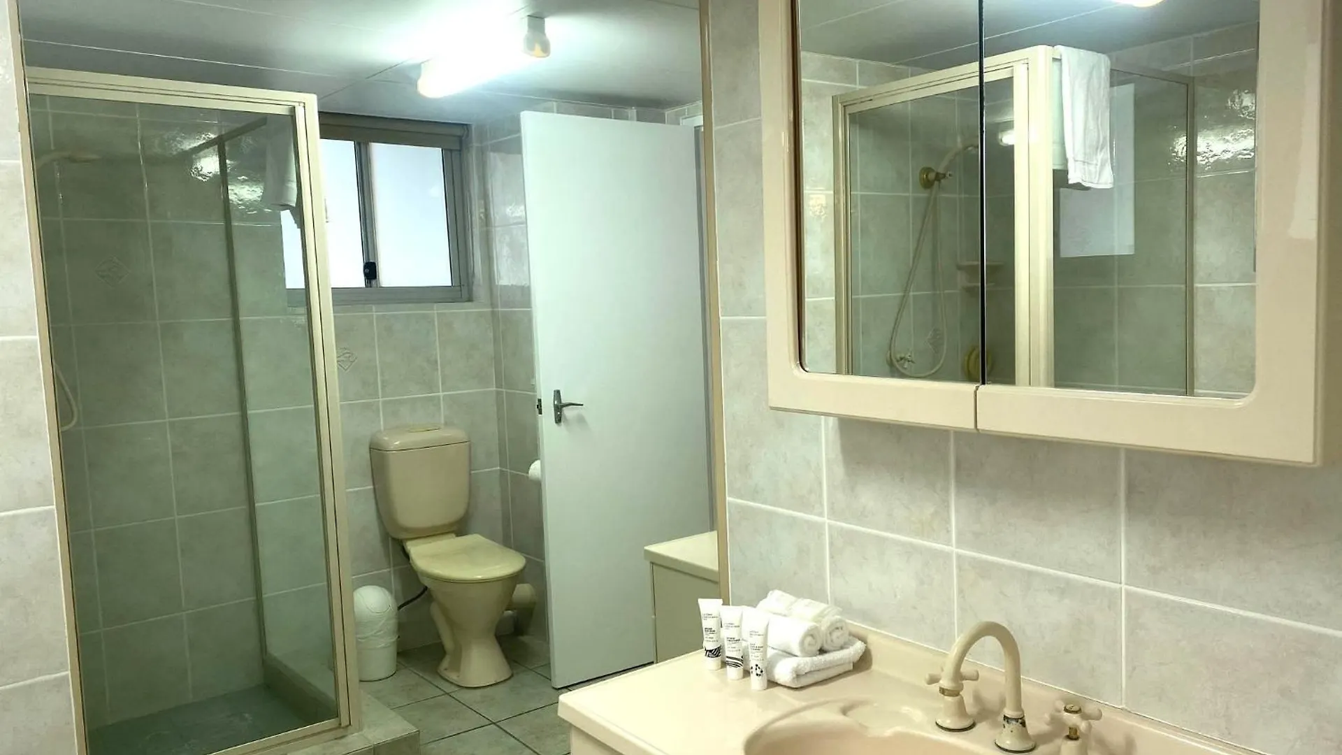 Aparthotel Hi Surf Beachfront 4*