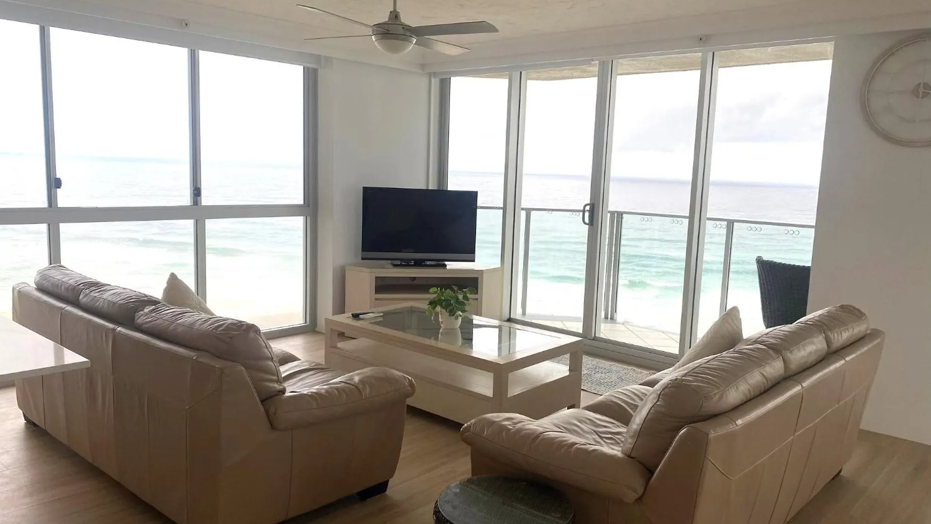 Hi Surf Beachfront 4*