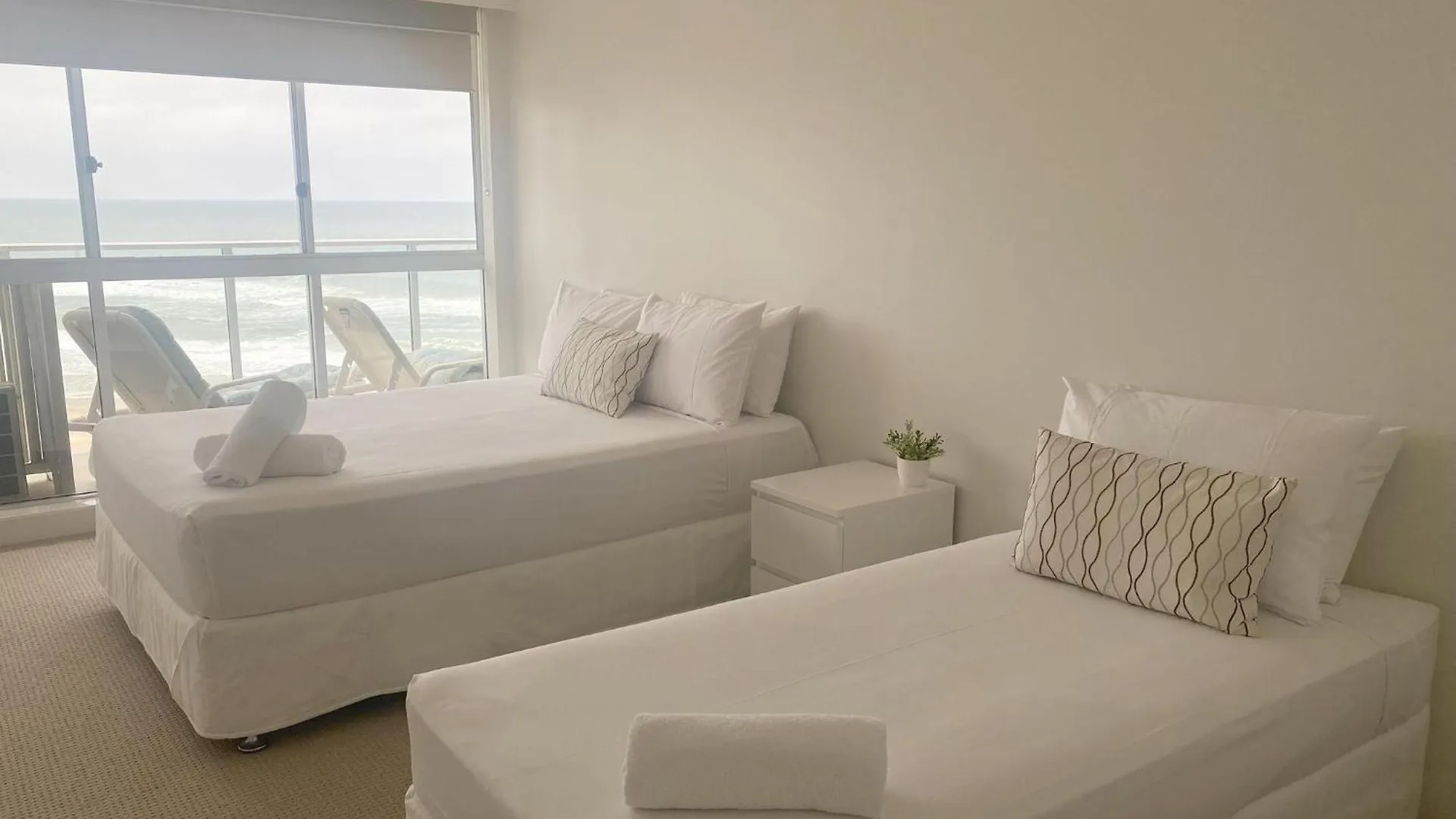 Aparthotel Hi Surf Beachfront 4*
