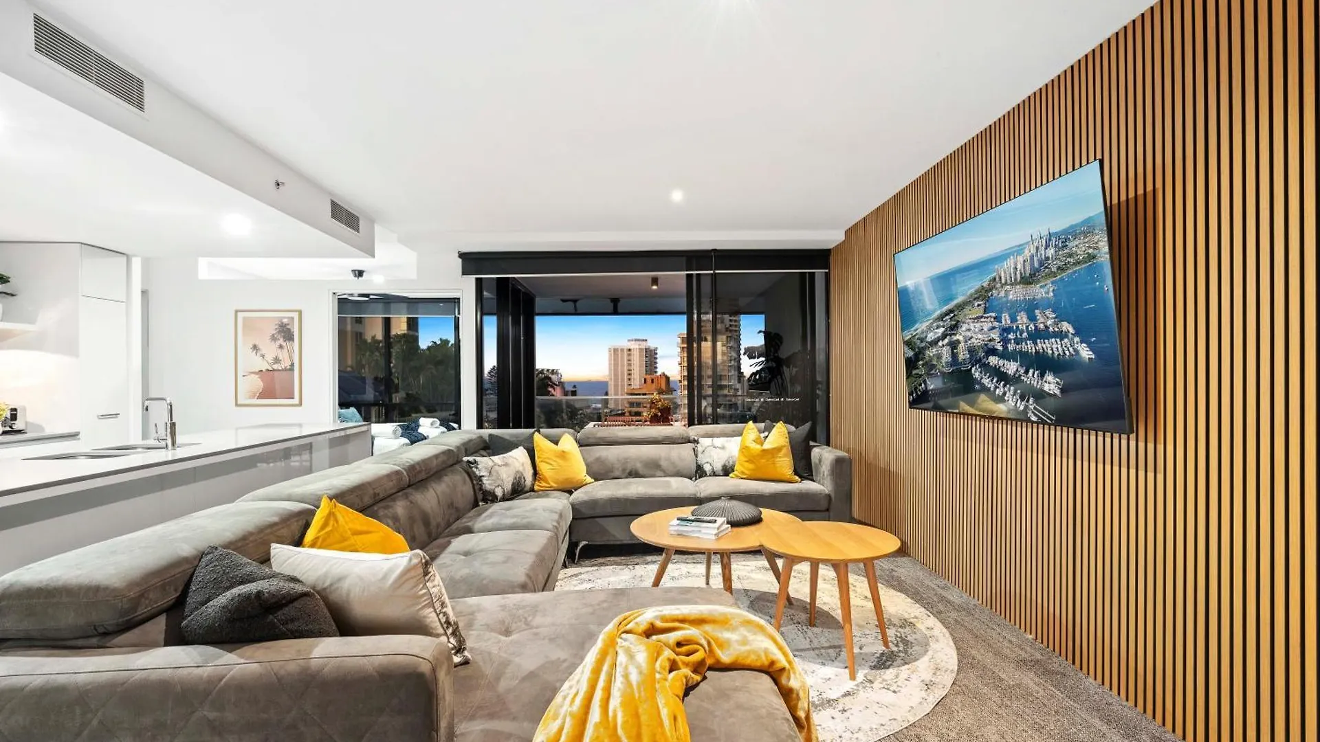 Circle On Cavill - Self Contained & Privately Managed - Wow * Gold Coast