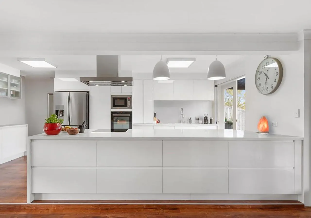 Broadbeach Casa Waterfront With Pier-enjoy Fishing On Vacation Villa Gold Coast