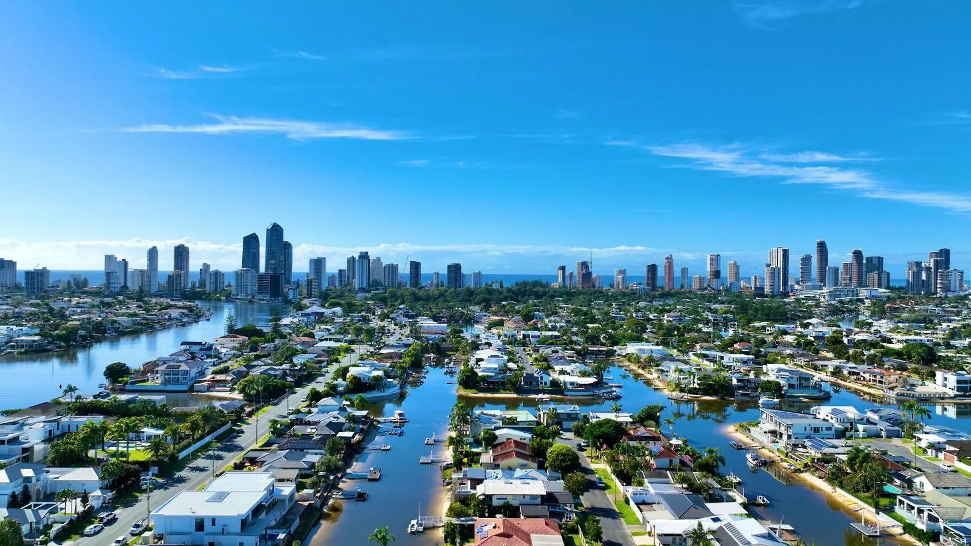 Villa Broadbeach Casa Waterfront With Pier-enjoy Fishing On Vacation Gold Coast