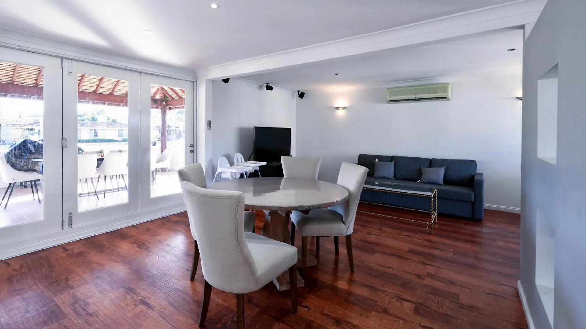 Villa Broadbeach Casa Waterfront With Pier-enjoy Fishing On Vacation