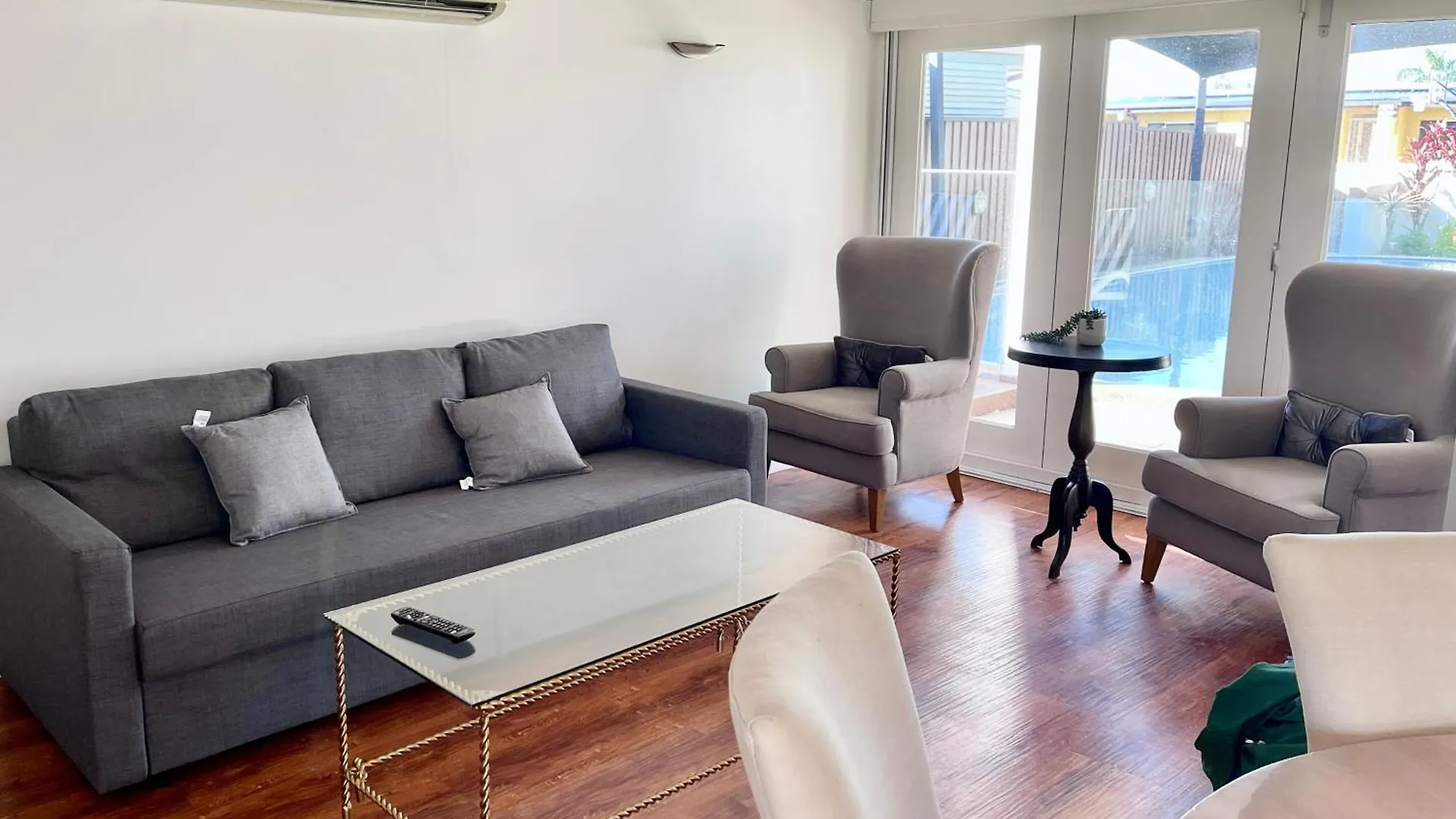 Villa Broadbeach Casa Waterfront With Pier-enjoy Fishing On Vacation Gold Coast