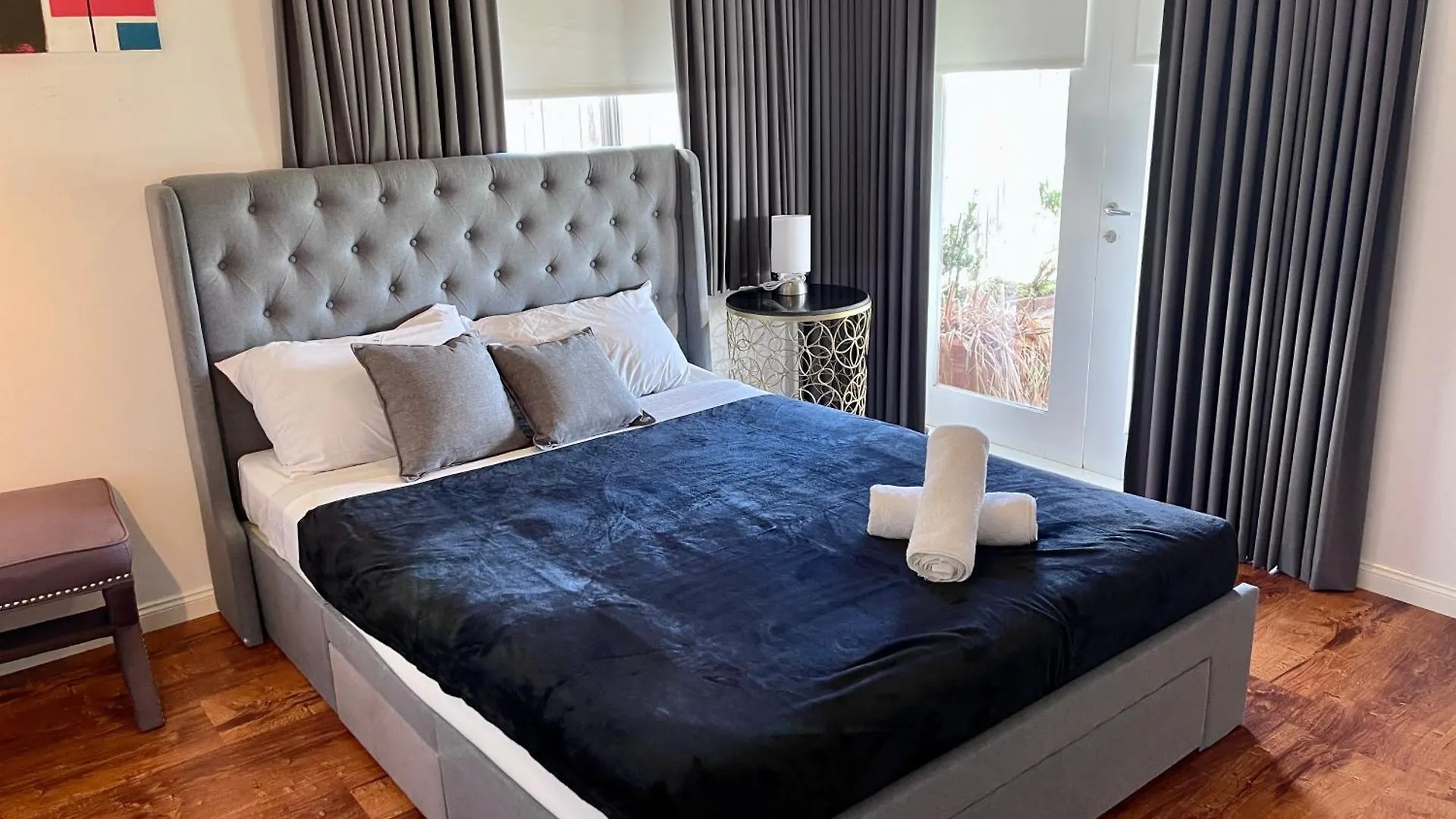 Broadbeach Casa Waterfront With Pier-enjoy Fishing On Vacation Gold Coast