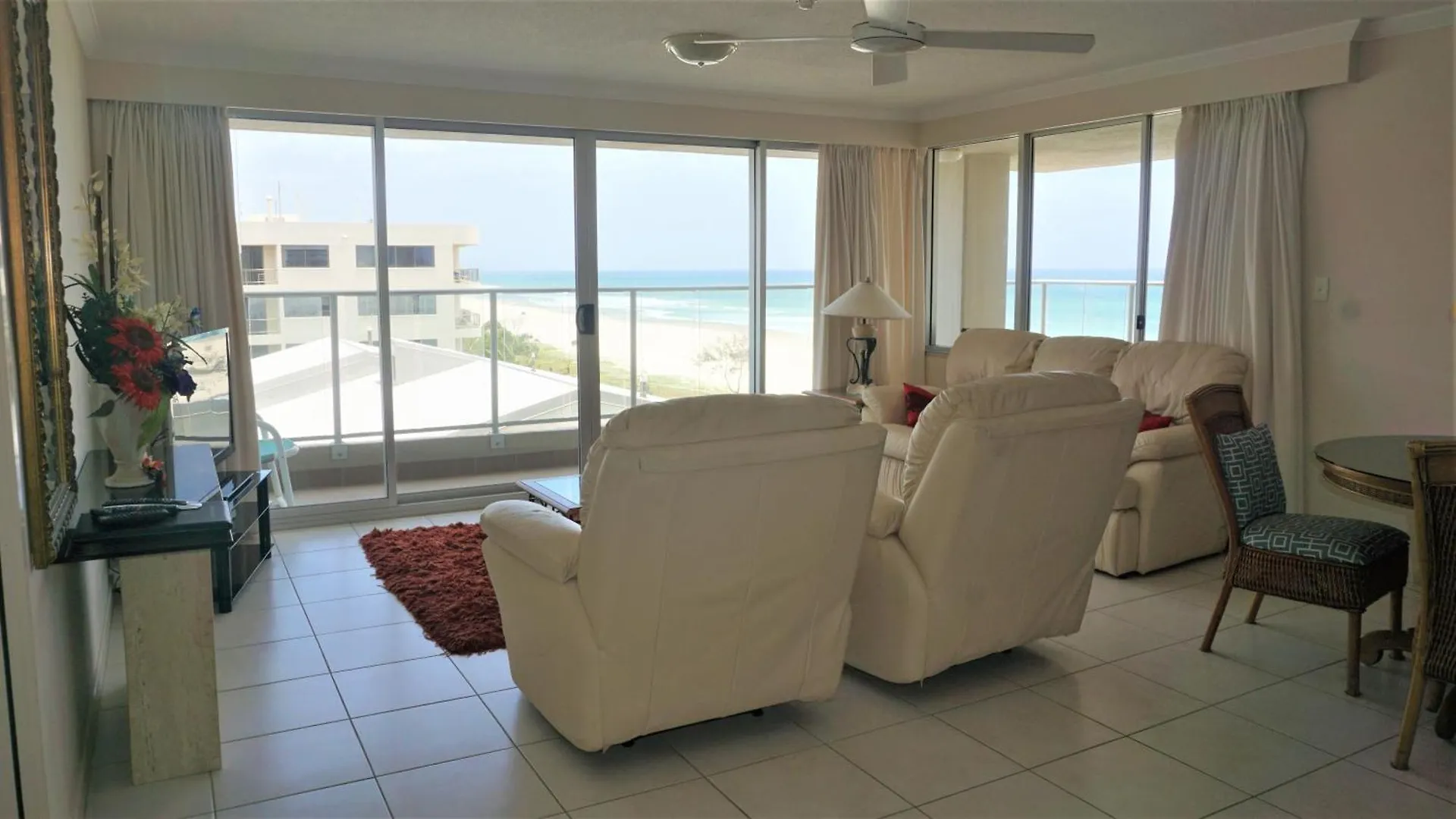 Pacific Surf Absolute Beachfront Aparthotel 3*