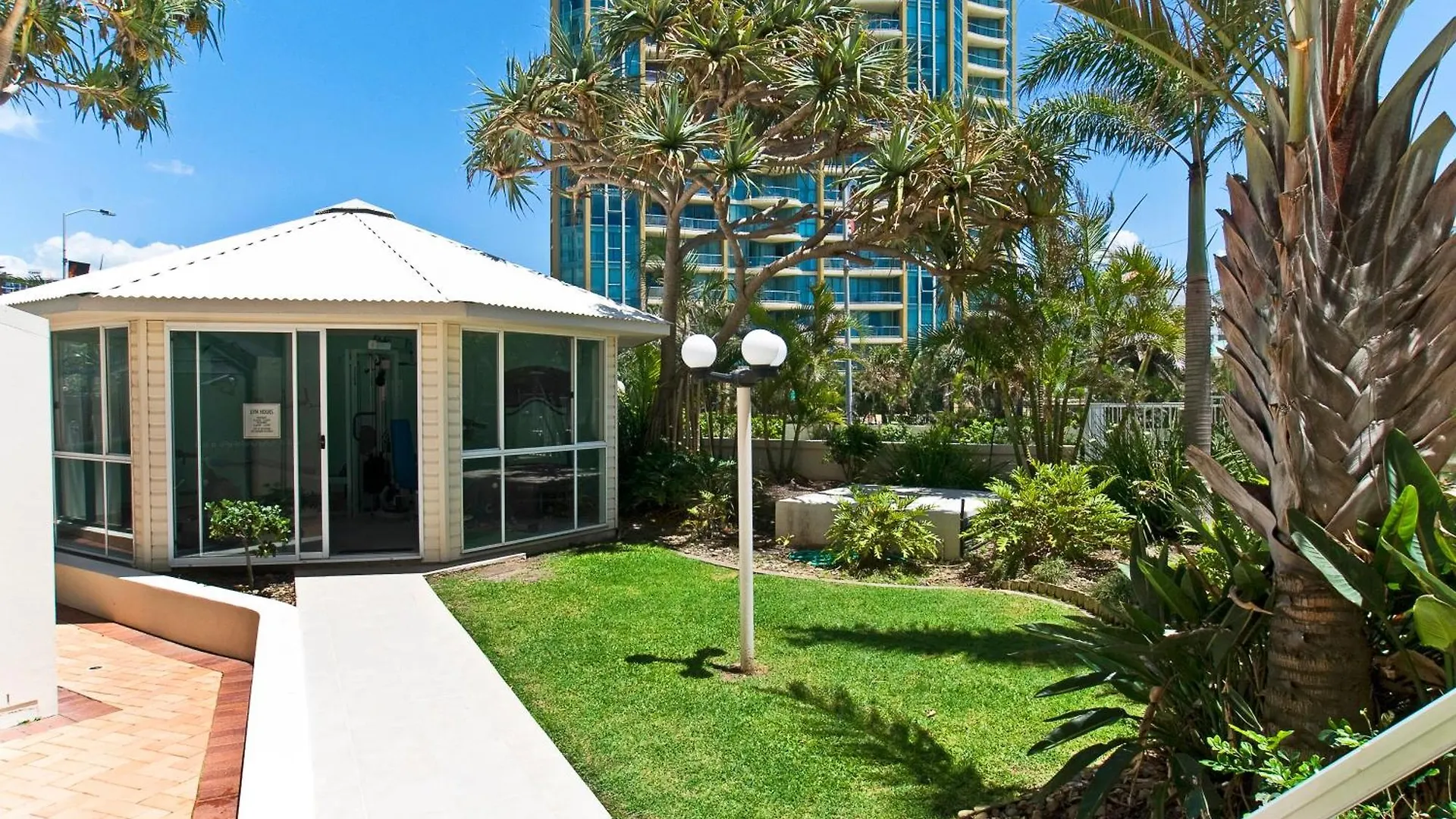 Hi Surf Beachfront Aparthotel