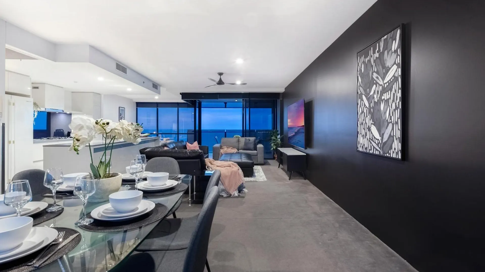 Circle On Cavill - Self Contained & Privately Managed - Wow * Gold Coast