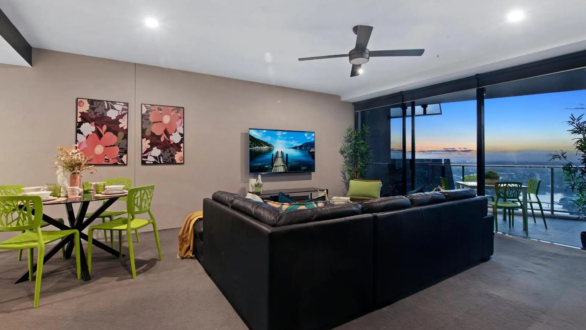 Self-contained At Circle On Cavill - Privately Managed - Wow * Gold Coast