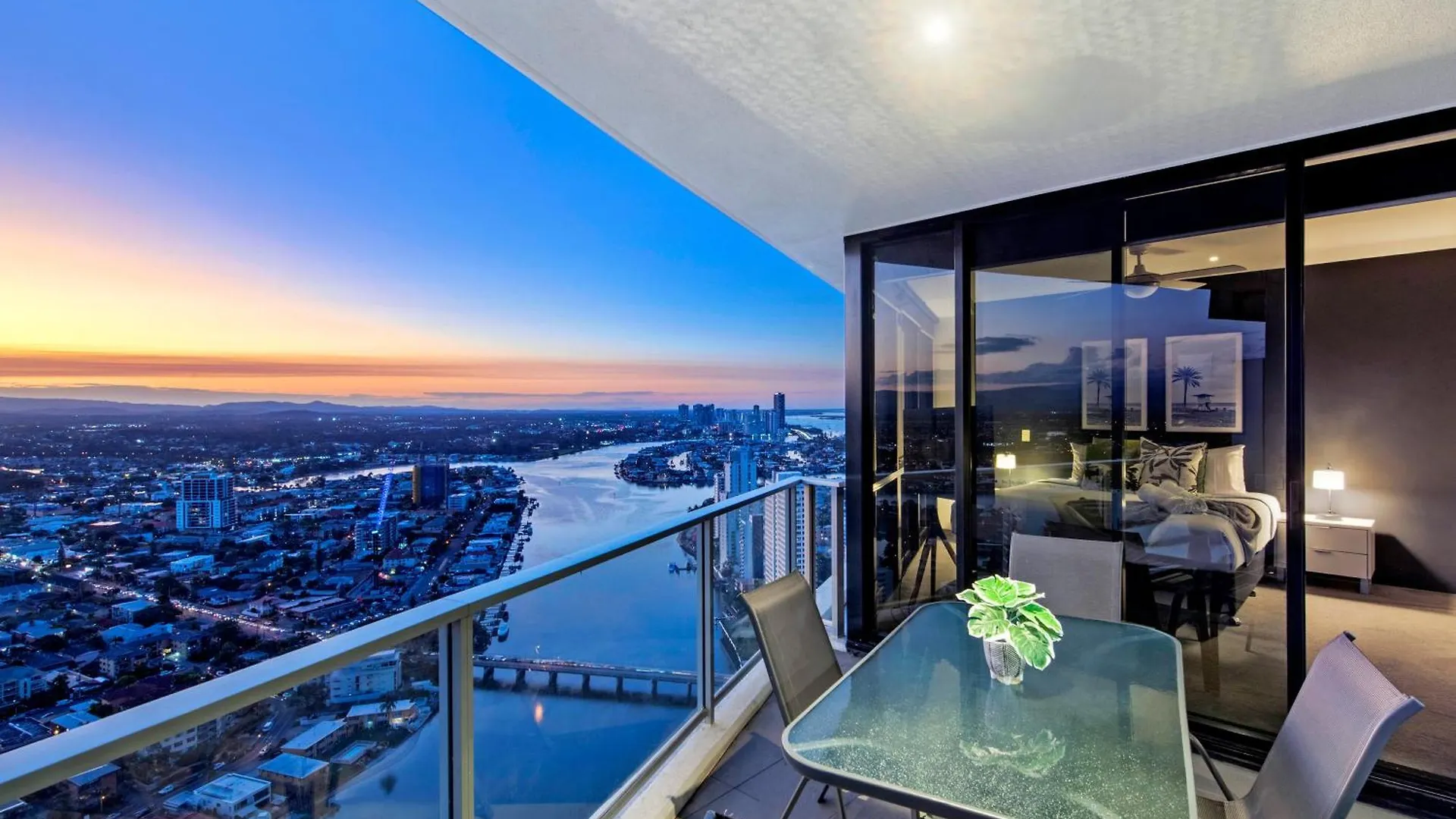 Self-contained At Circle On Cavill - Privately Managed - Wow Gold Coast