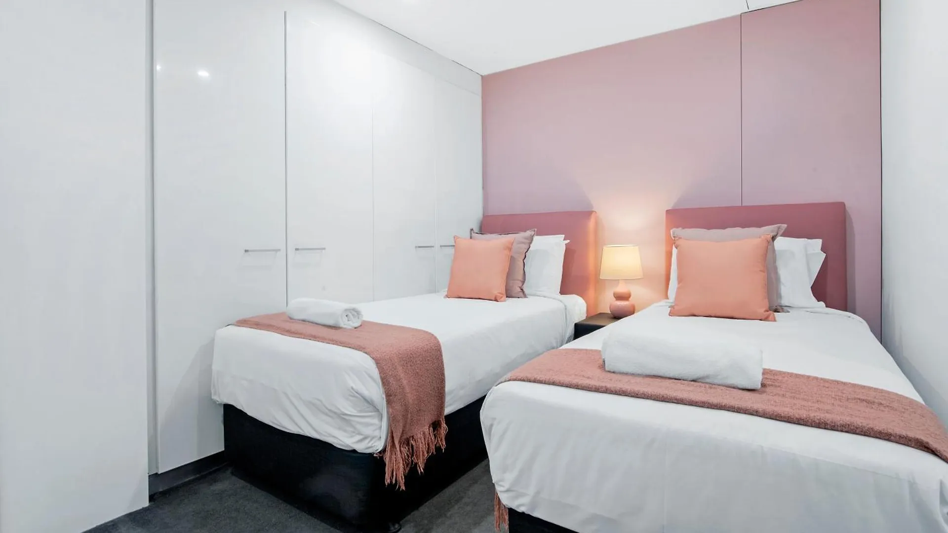 Apartament Self-contained At Circle On Cavill - Privately Managed - Wow *